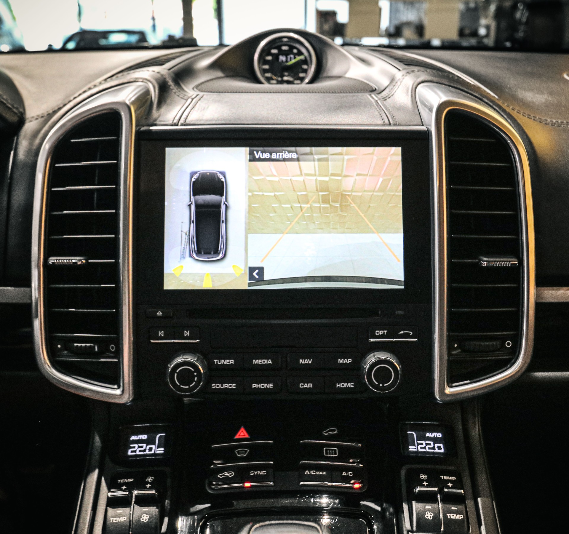 PORSCHE Cayenne S E-Hybrid-image-17