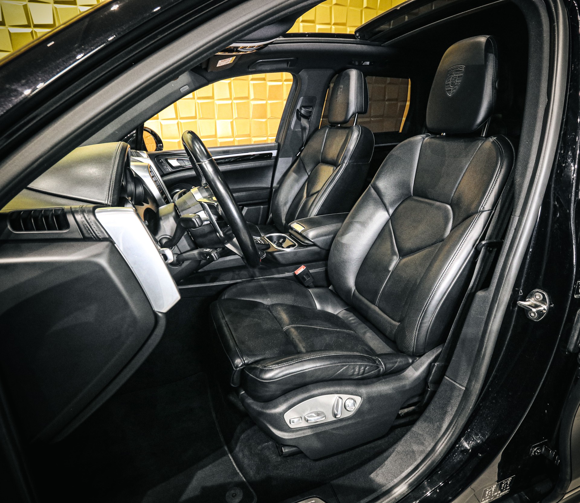 PORSCHE Cayenne S E-Hybrid-image-9