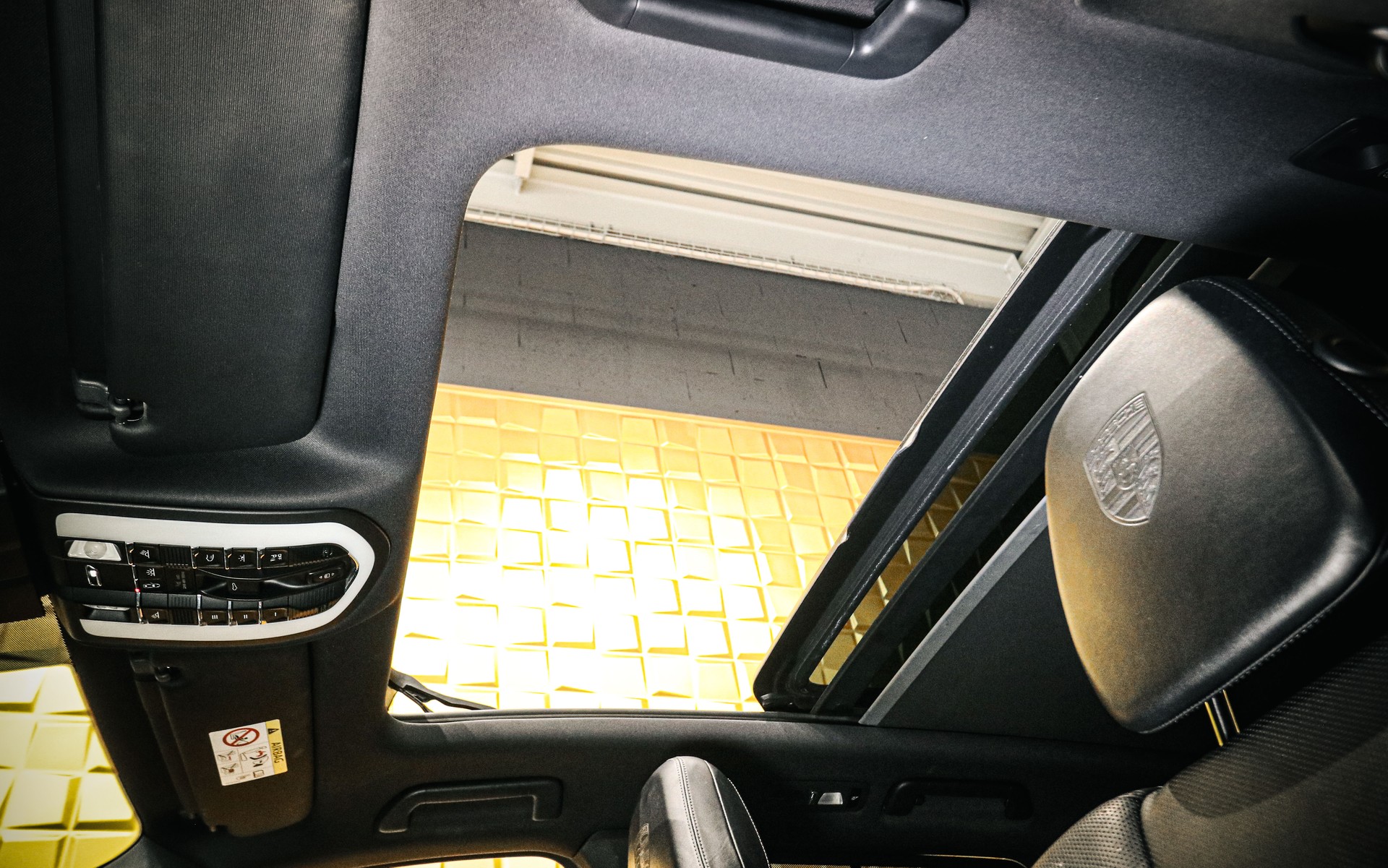 PORSCHE Cayenne S E-Hybrid-image-10
