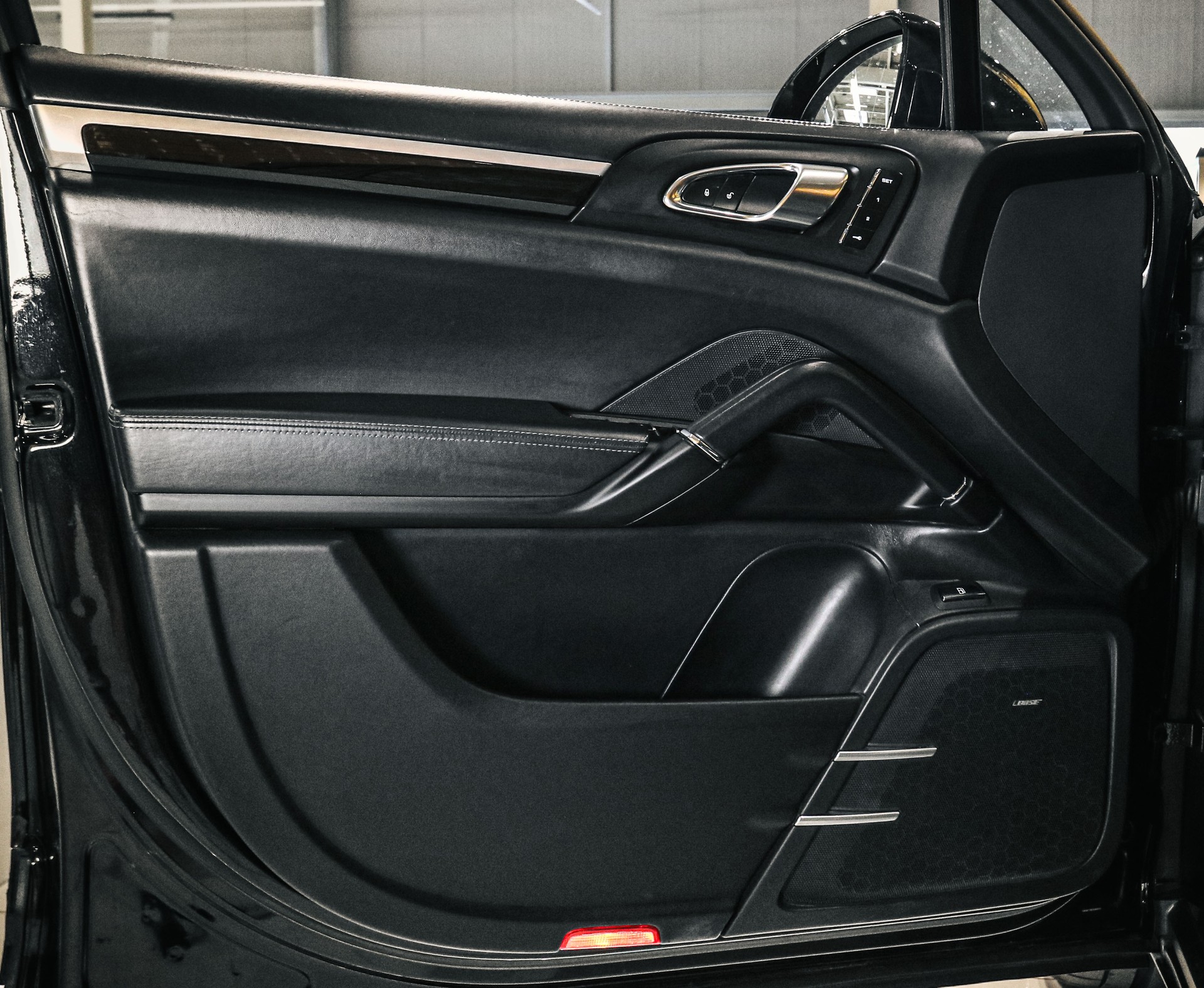 PORSCHE Cayenne S E-Hybrid-image-19
