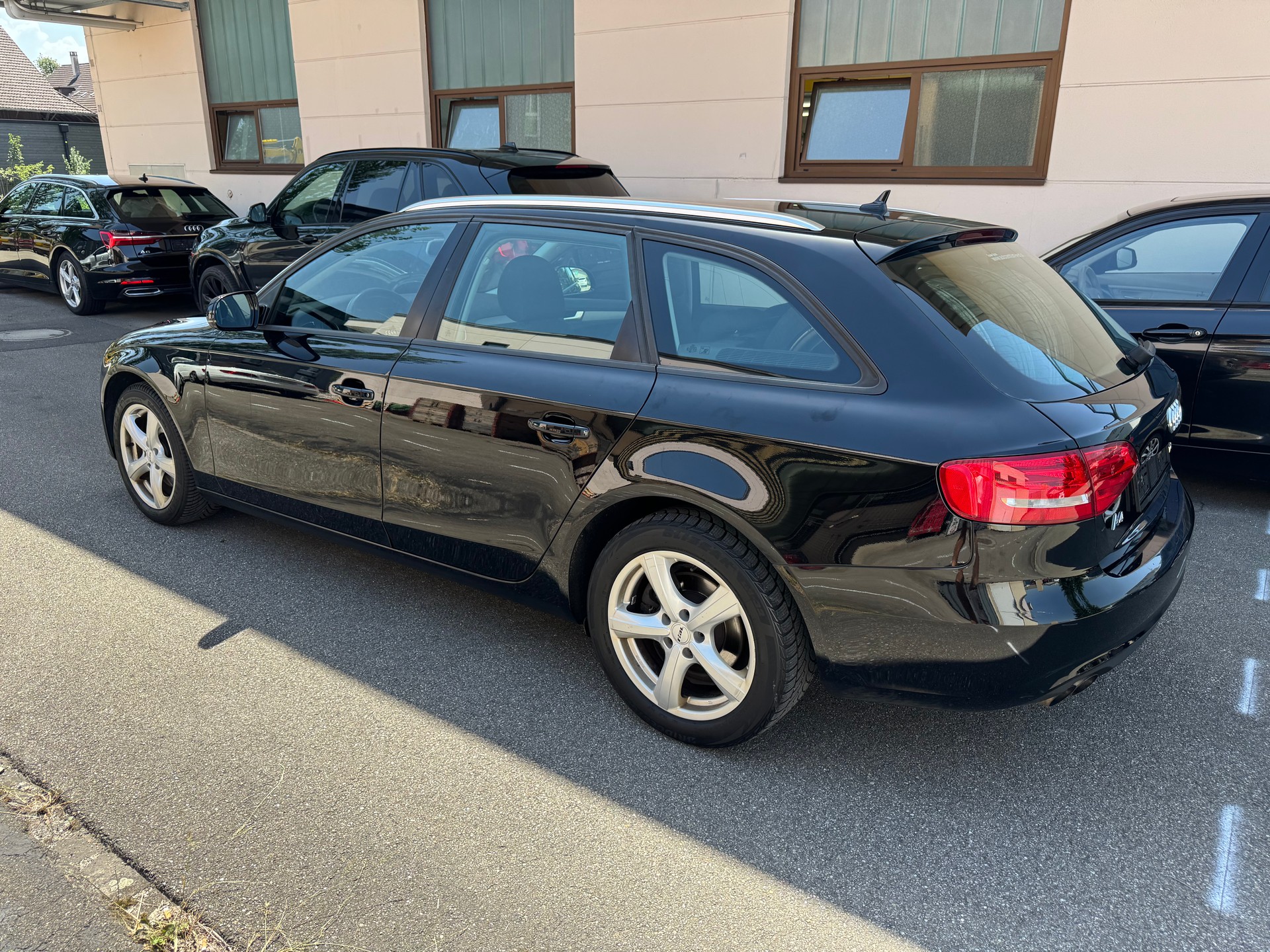 AUDI A4 Avant 2.0 TDI-image-3
