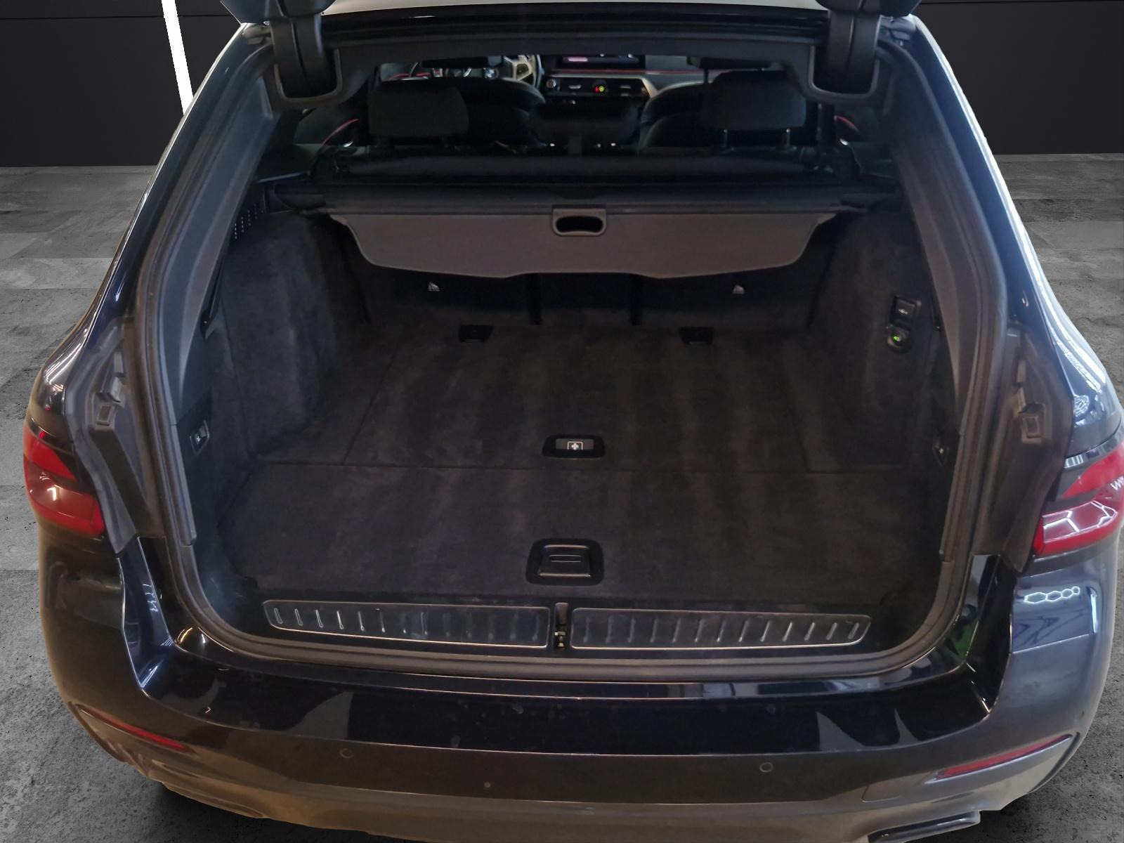 BMW 530d xDrive SAG Touring-image-12