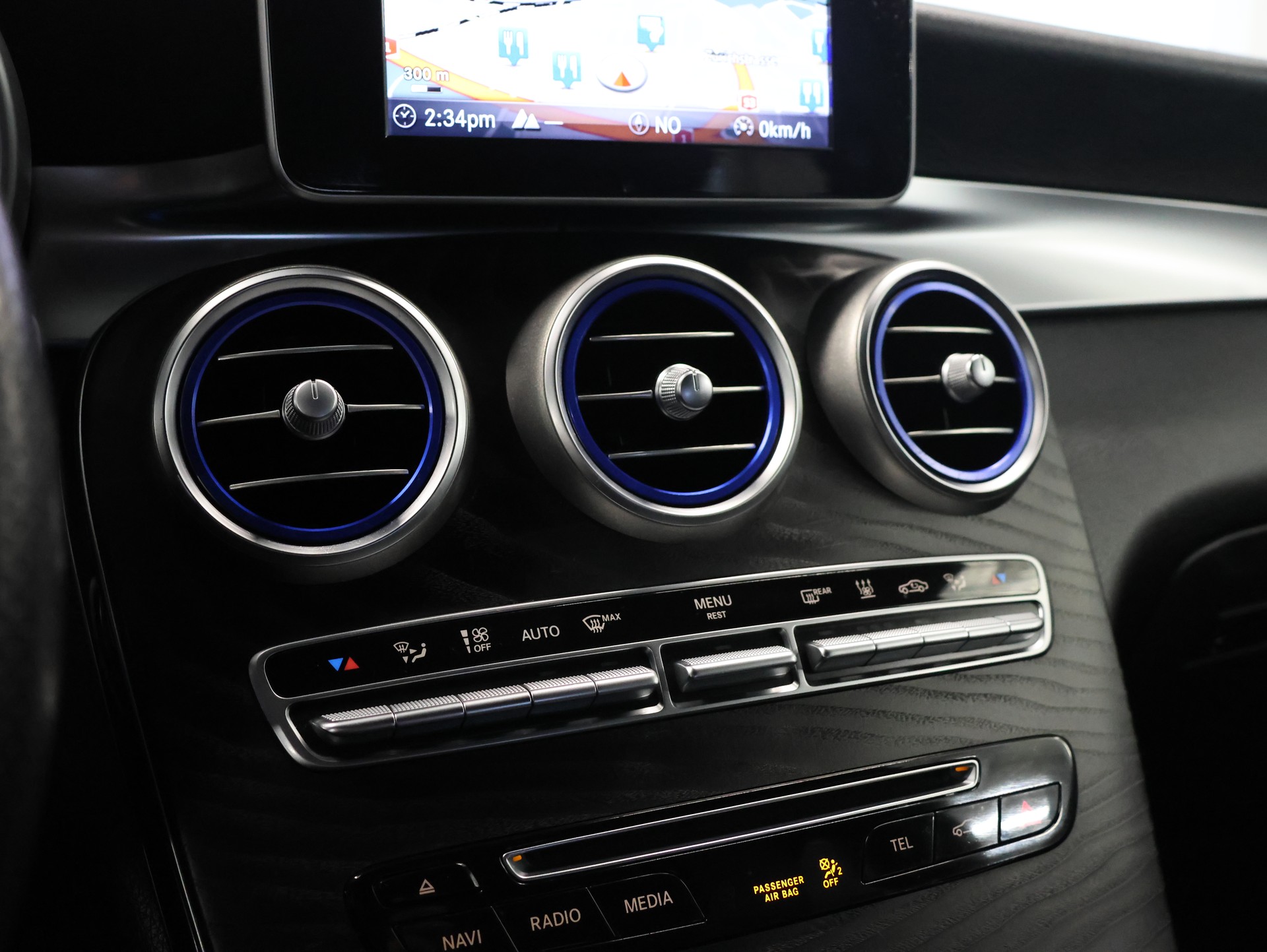 MERCEDES-BENZ GLC 250 d AMG Line 4Matic 9G-Tronic *Burmester* *360 Kamera* *Anhängerkupplung*-image-17