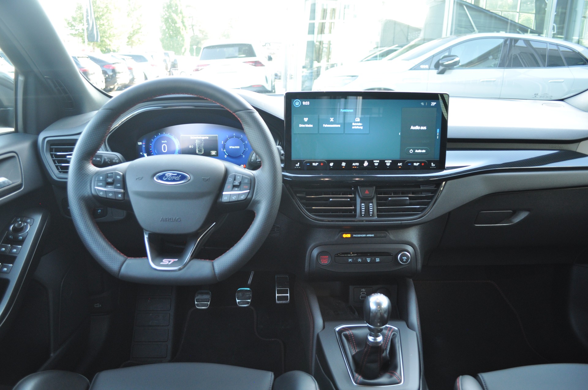 FORD Focus 2.3 ST-image-11