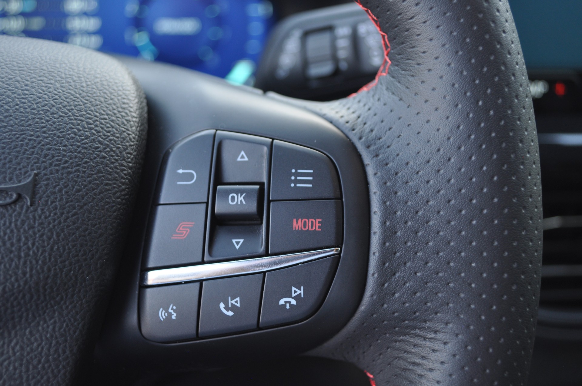 FORD Focus 2.3 ST-image-17