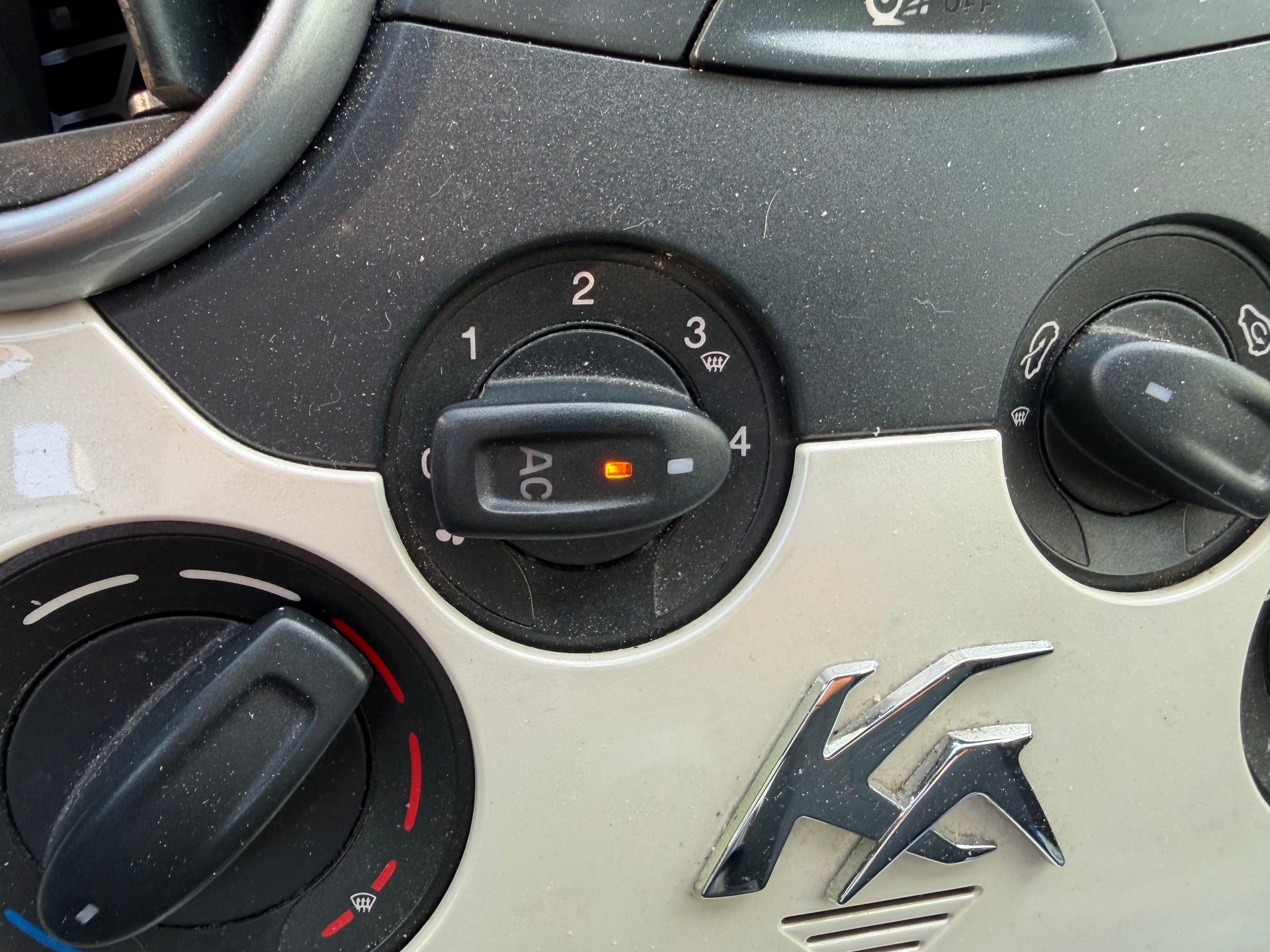 FORD KA 1.25 Titanium-image-6