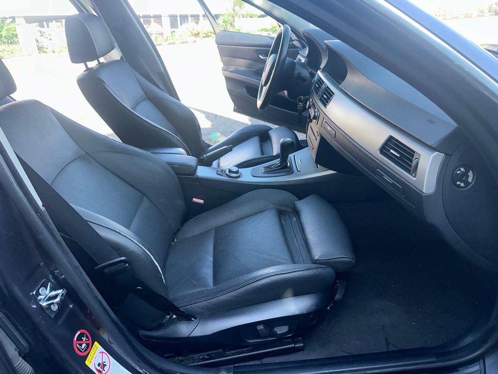 BMW 325i Touring-image-9