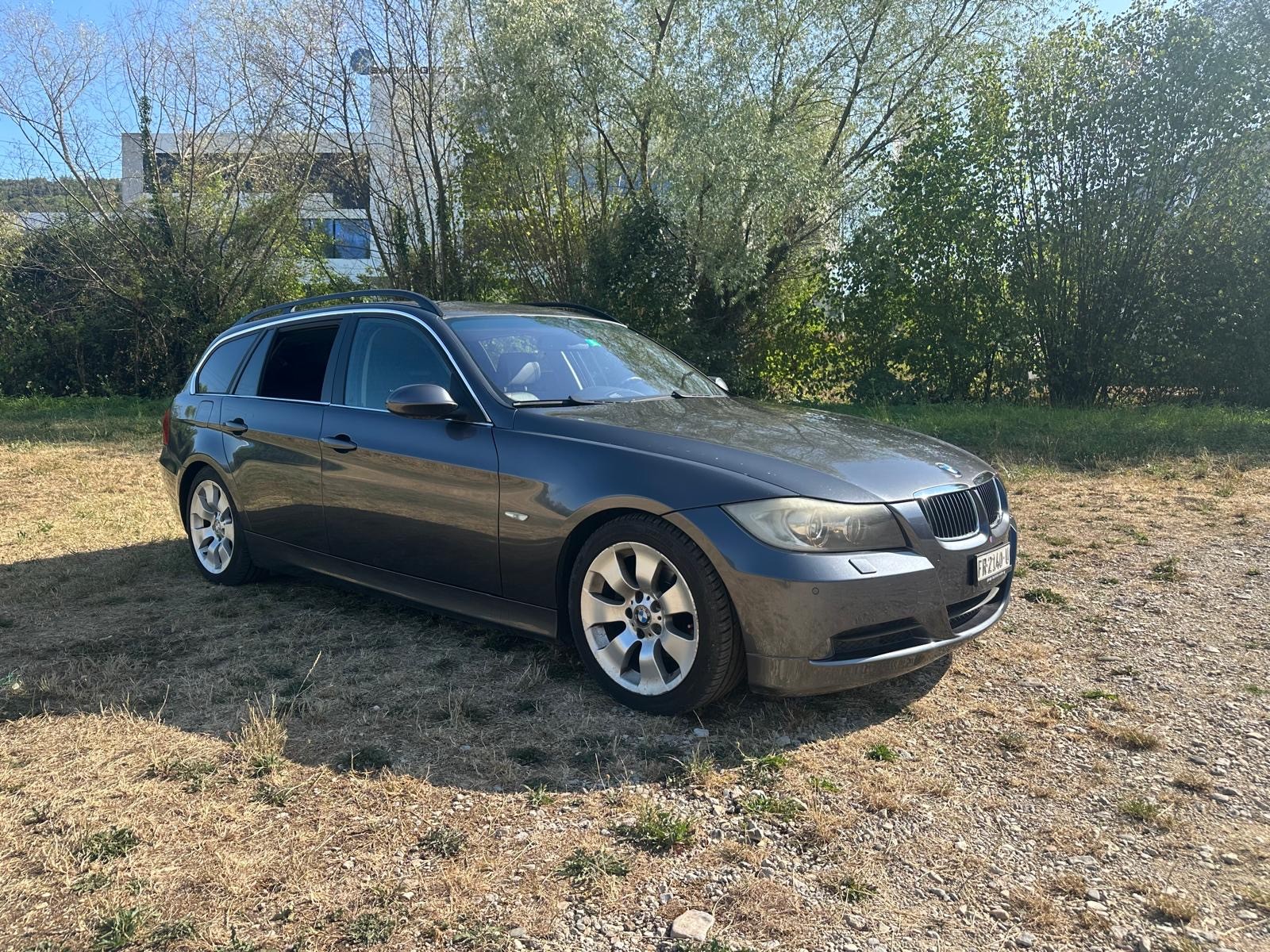 BMW 325i Touring-image-2