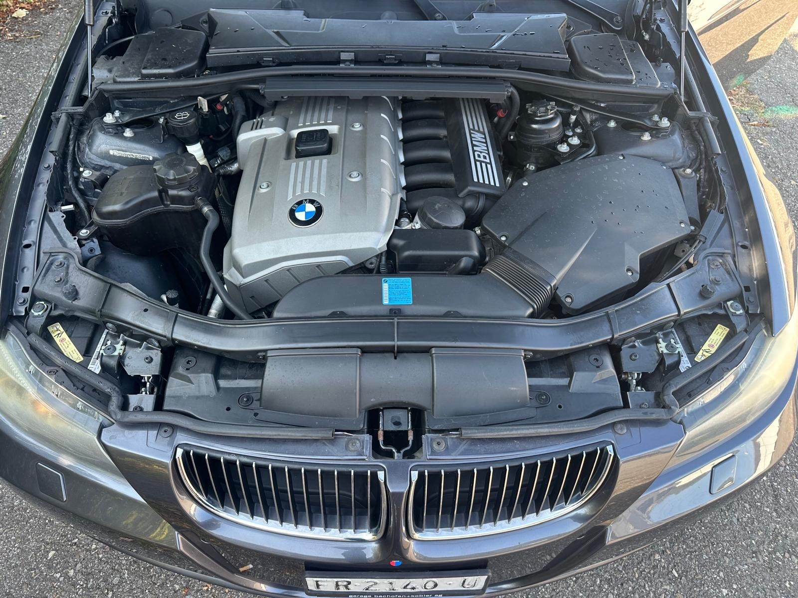 BMW 325i Touring-image-10