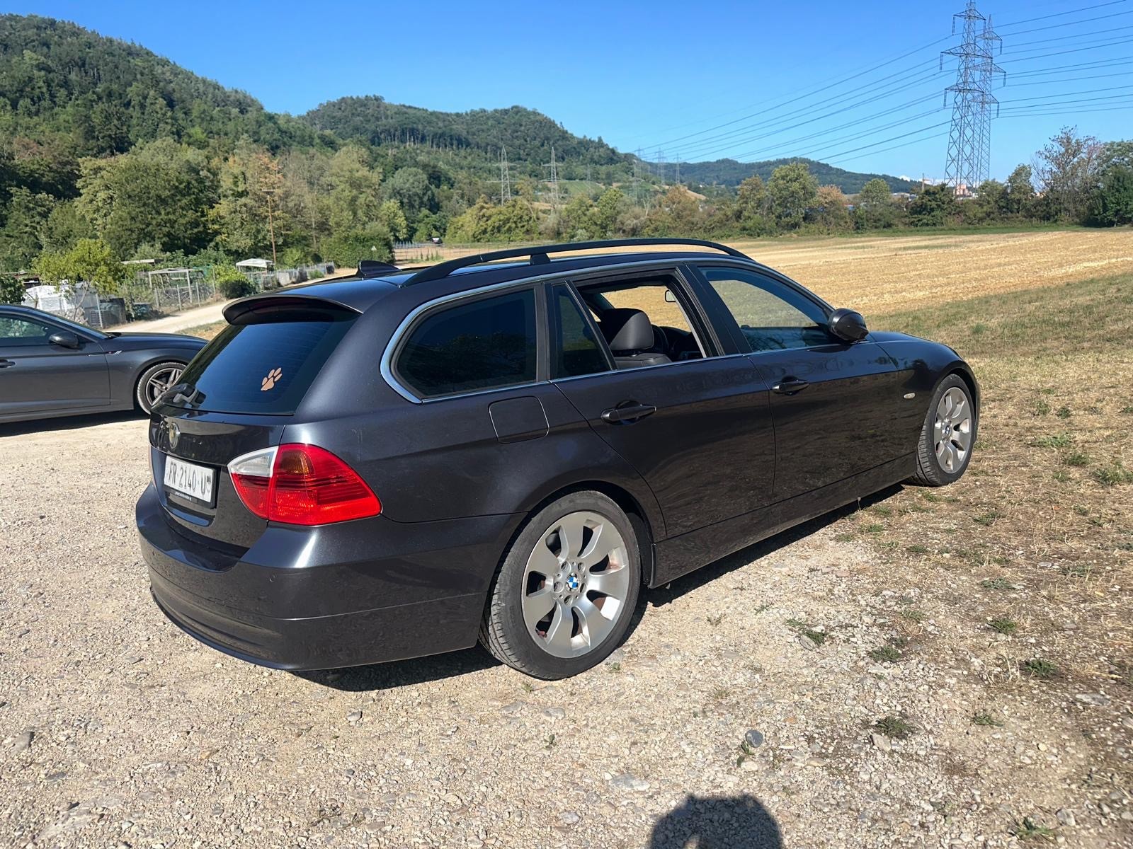 BMW 325i Touring-image-5