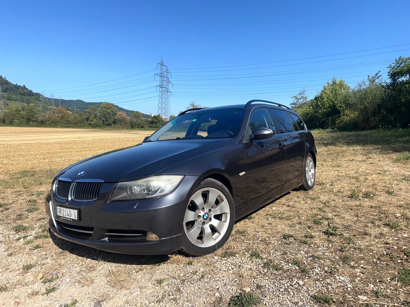 BMW 325i Touring-image-1