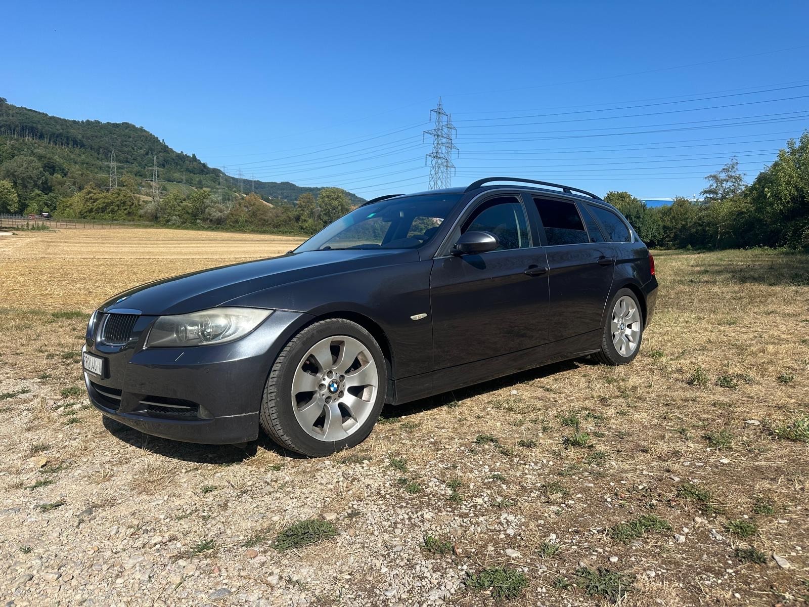 BMW 325i Touring-image-0
