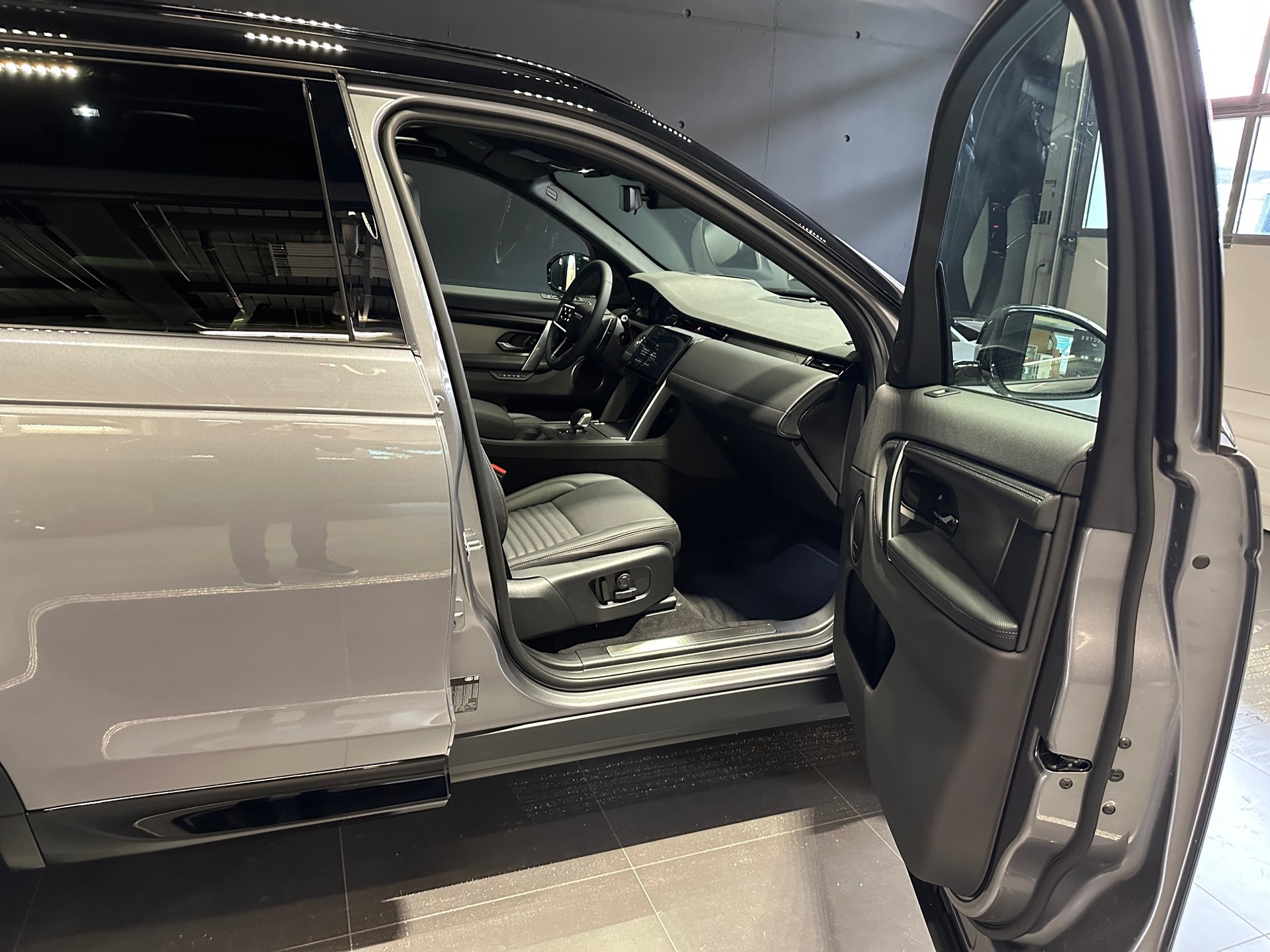 LAND ROVER Discovery Sport 1.5 T 270e Landmark-image-11