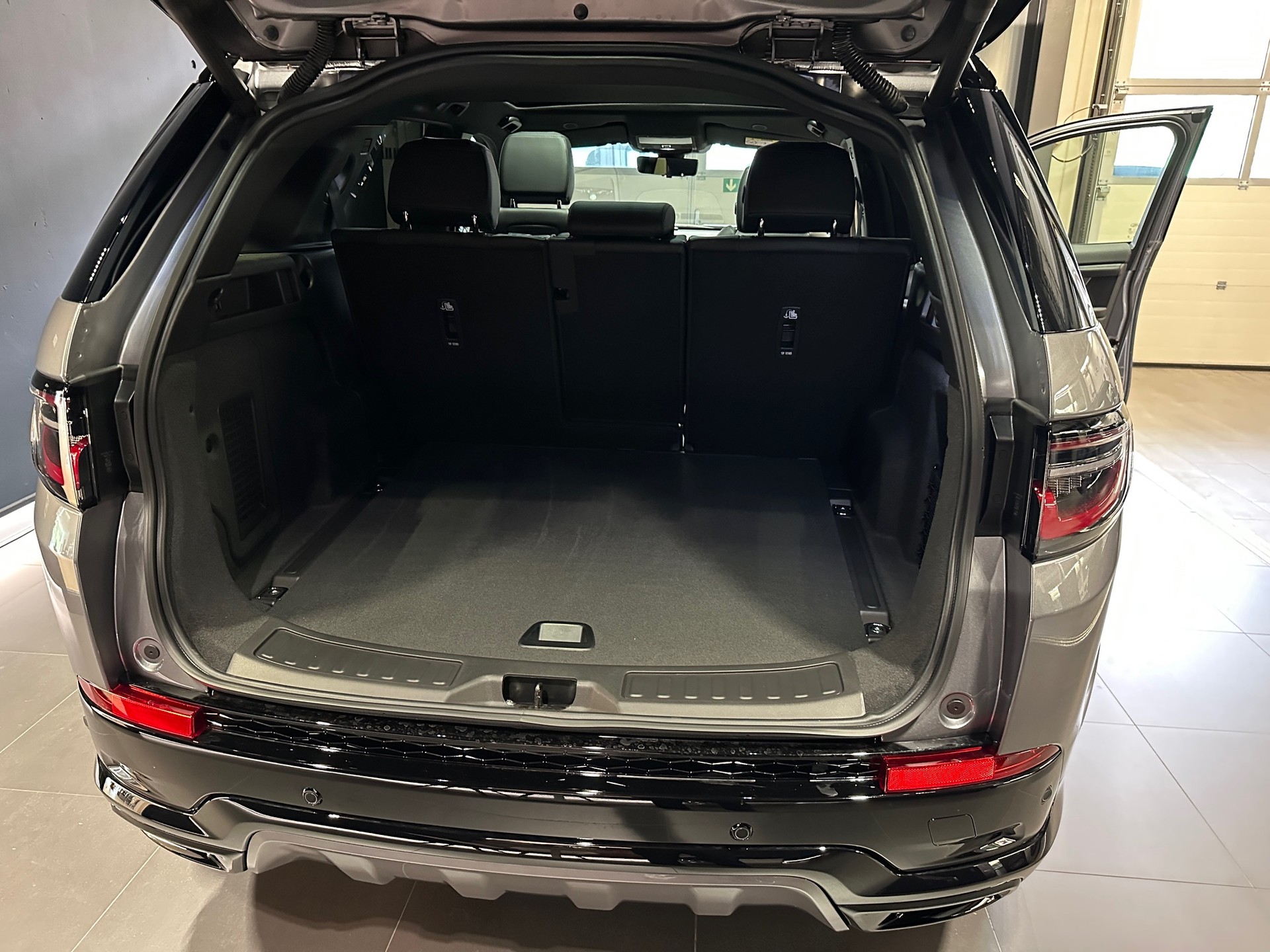 LAND ROVER Discovery Sport 1.5 T 270e Landmark-image-16