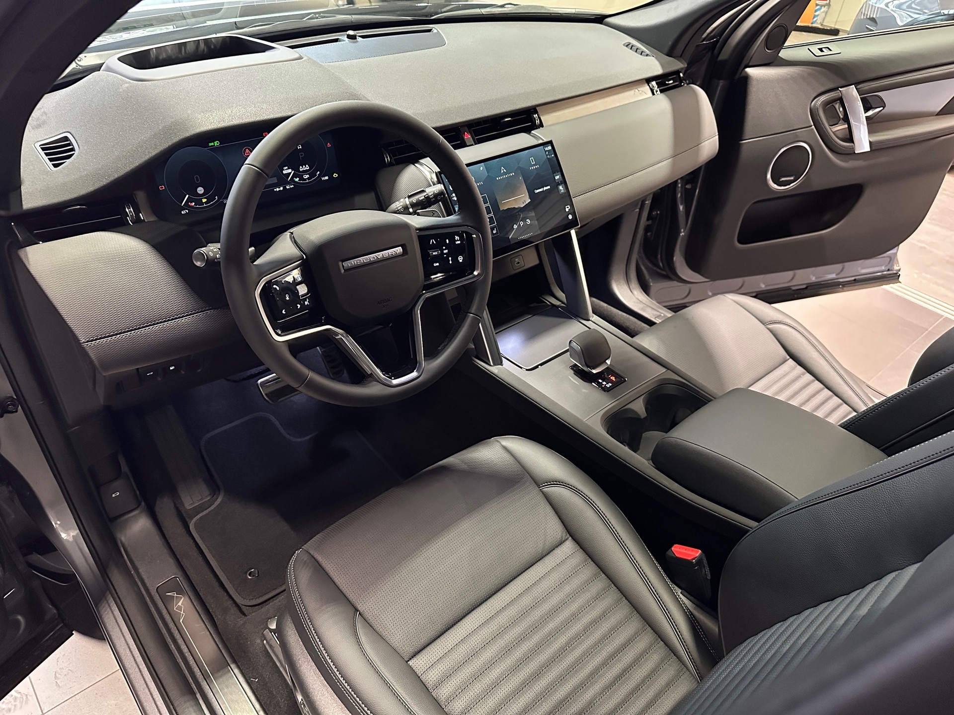 LAND ROVER Discovery Sport 1.5 T 270e Landmark-image-17