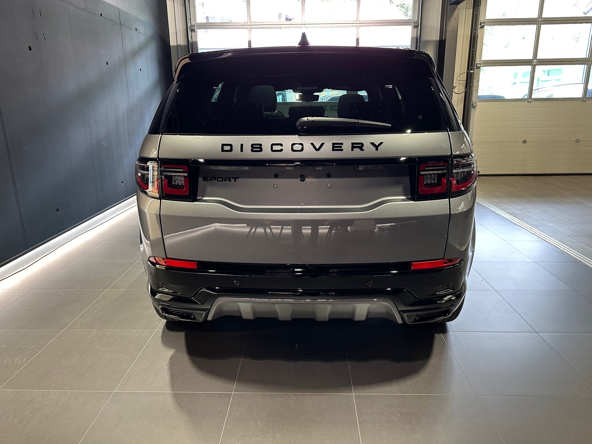 LAND ROVER Discovery Sport 1.5 T 270e Landmark-image-3