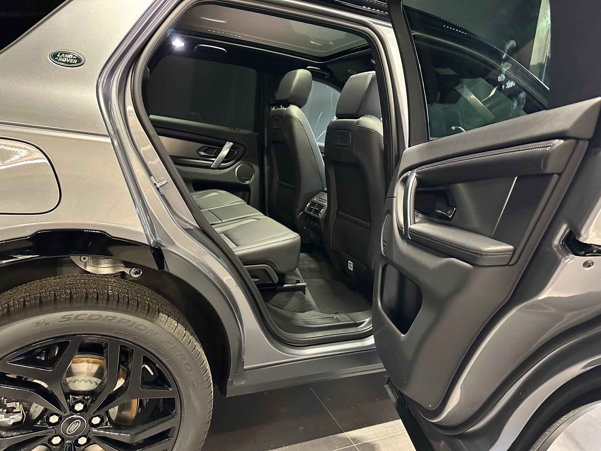 LAND ROVER Discovery Sport 1.5 T 270e Landmark-image-12