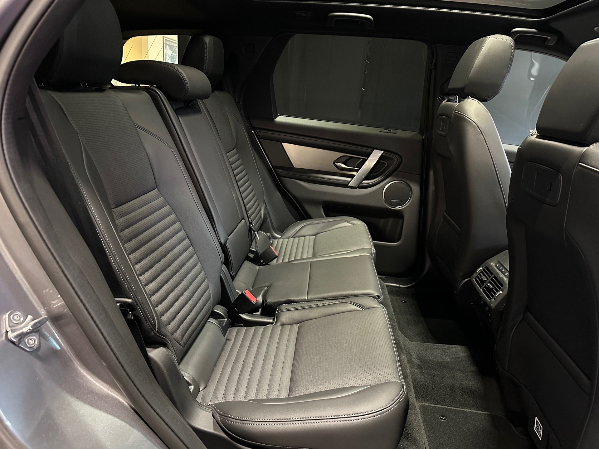 LAND ROVER Discovery Sport 1.5 T 270e Landmark-image-13