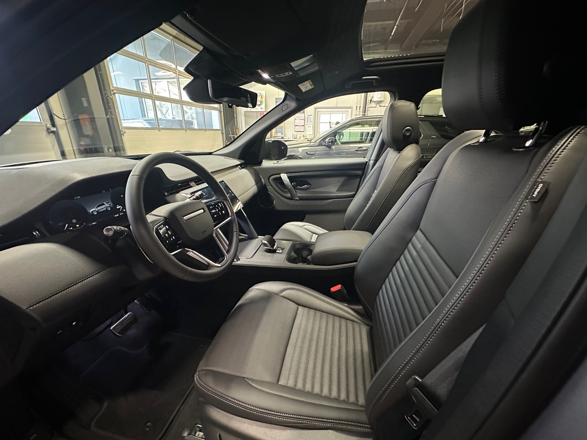 LAND ROVER Discovery Sport 1.5 T 270e Landmark-image-9