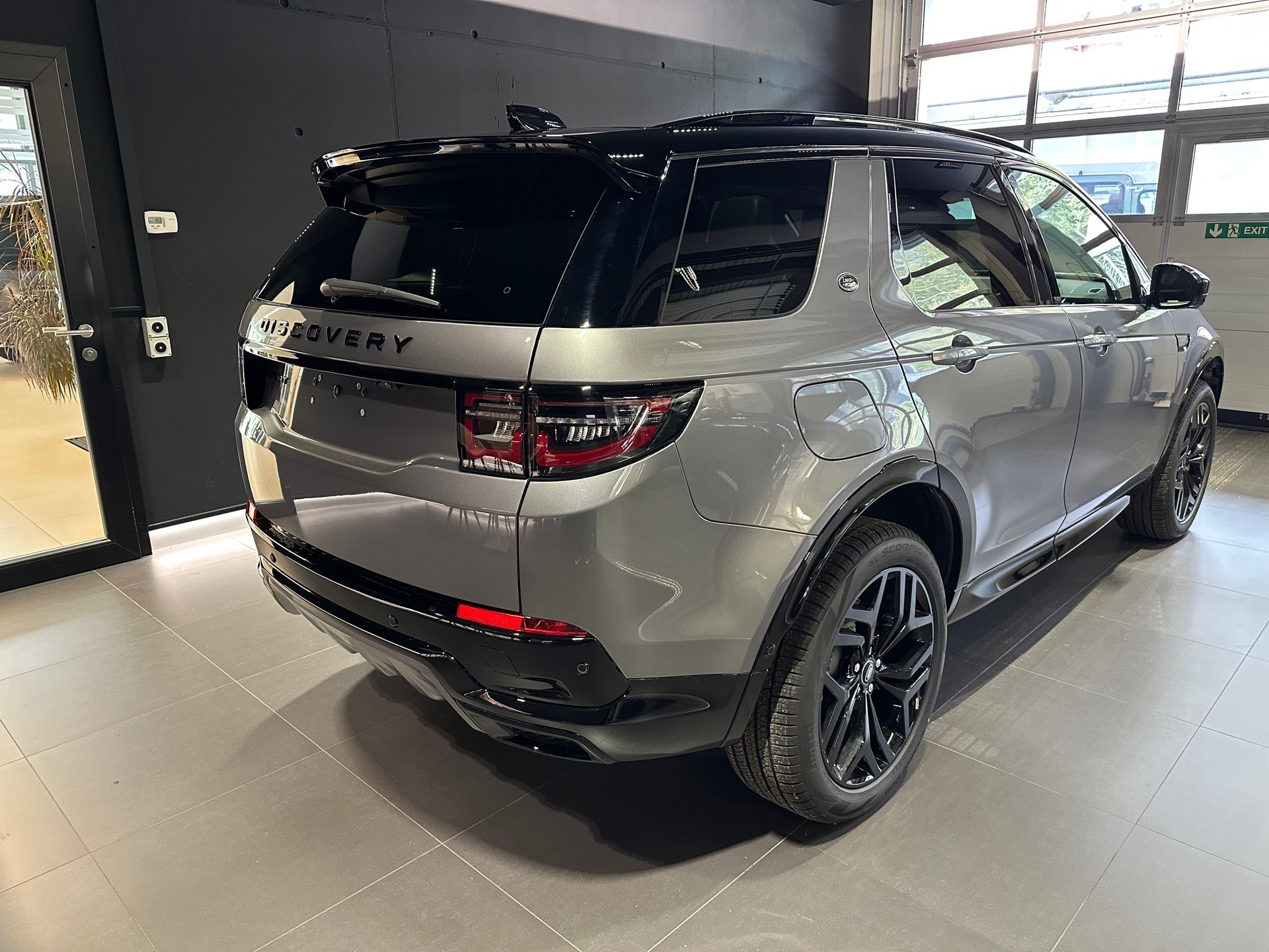 LAND ROVER Discovery Sport 1.5 T 270e Landmark-image-2