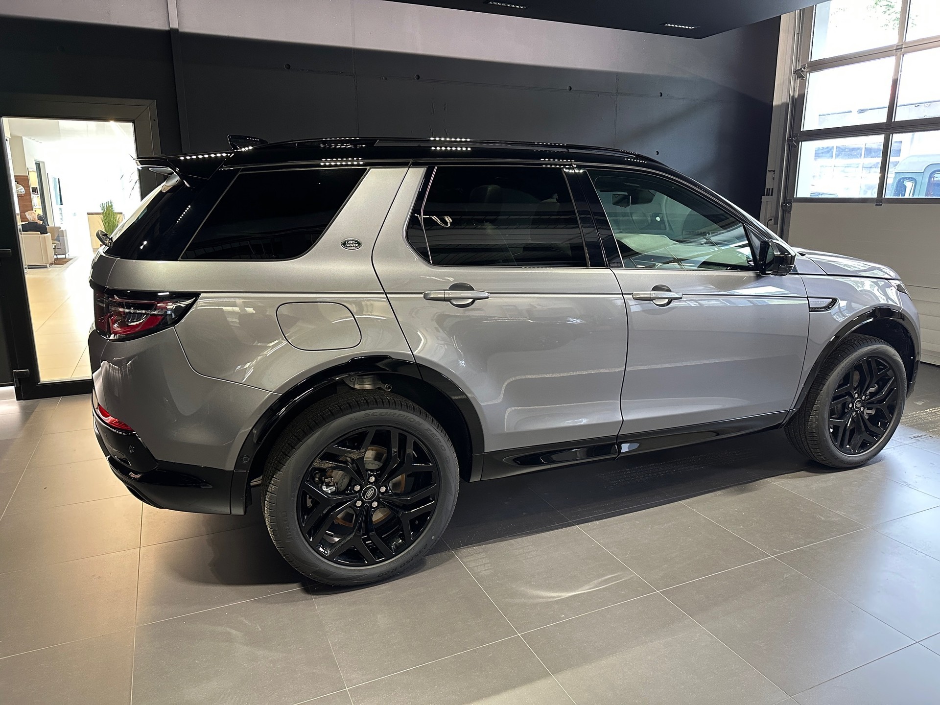 LAND ROVER Discovery Sport 1.5 T 270e Landmark-image-1