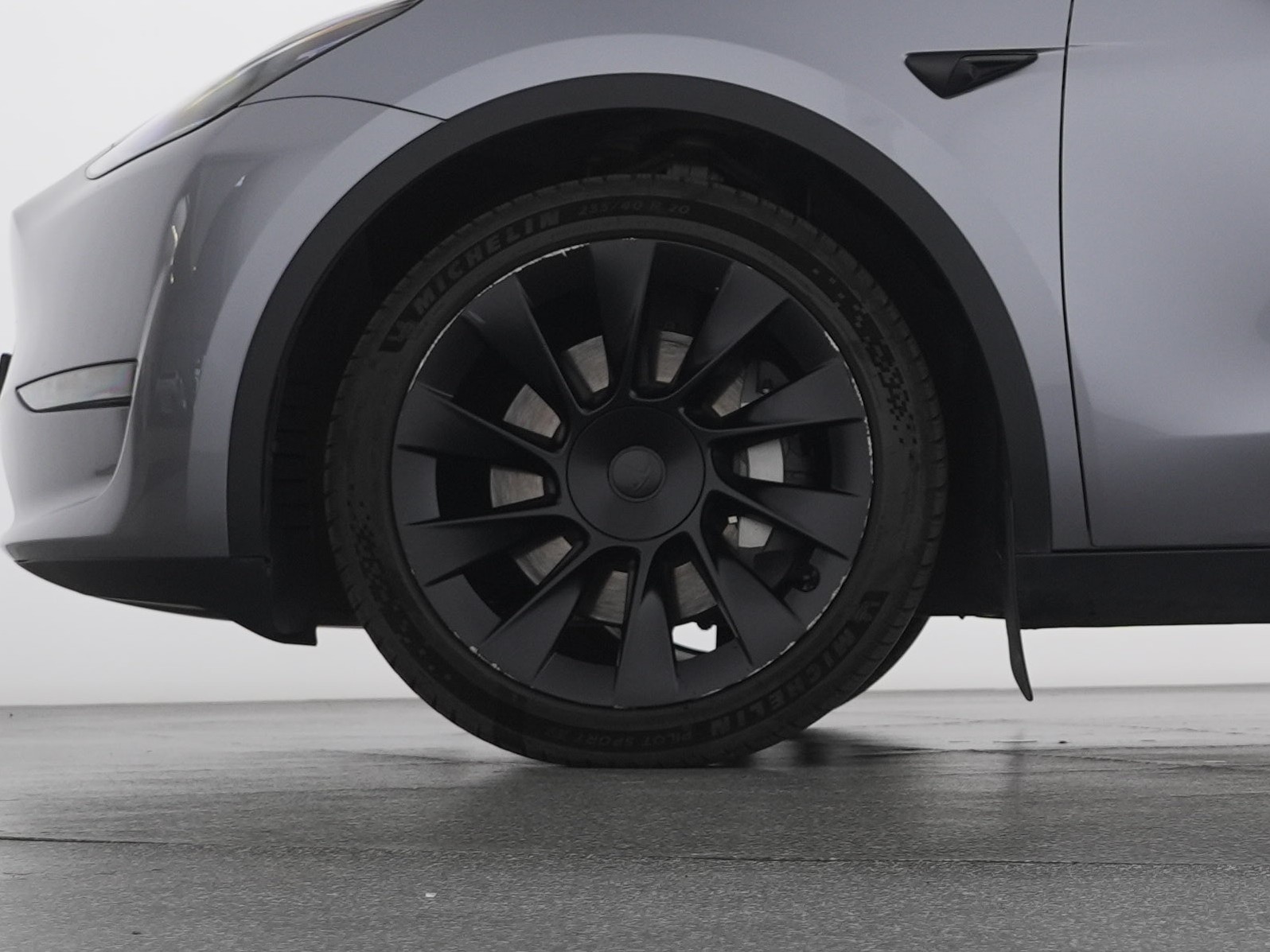TESLA Model Y Long Range All-Wheel Drive-image-2