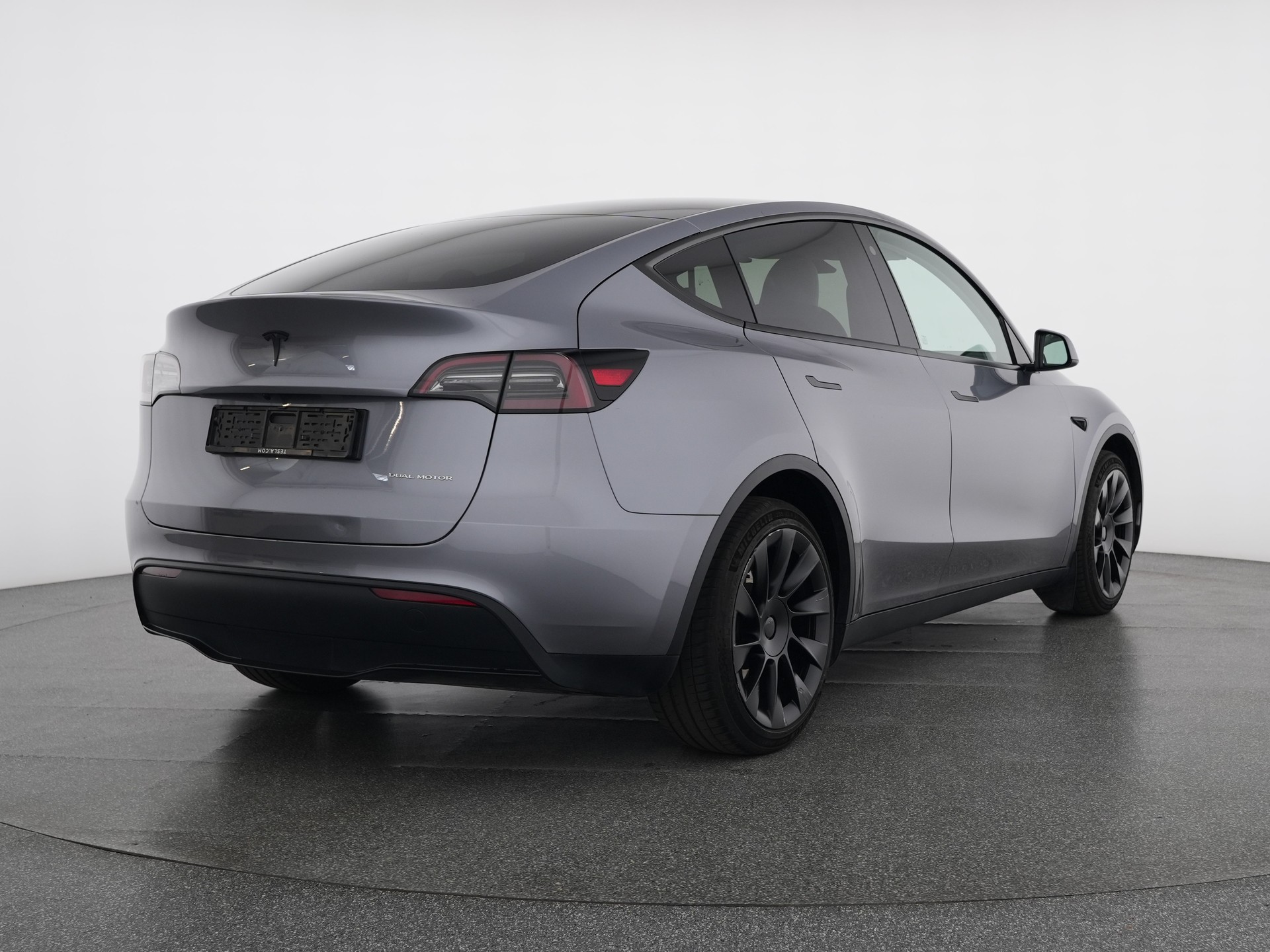 TESLA Model Y Long Range All-Wheel Drive-image-3