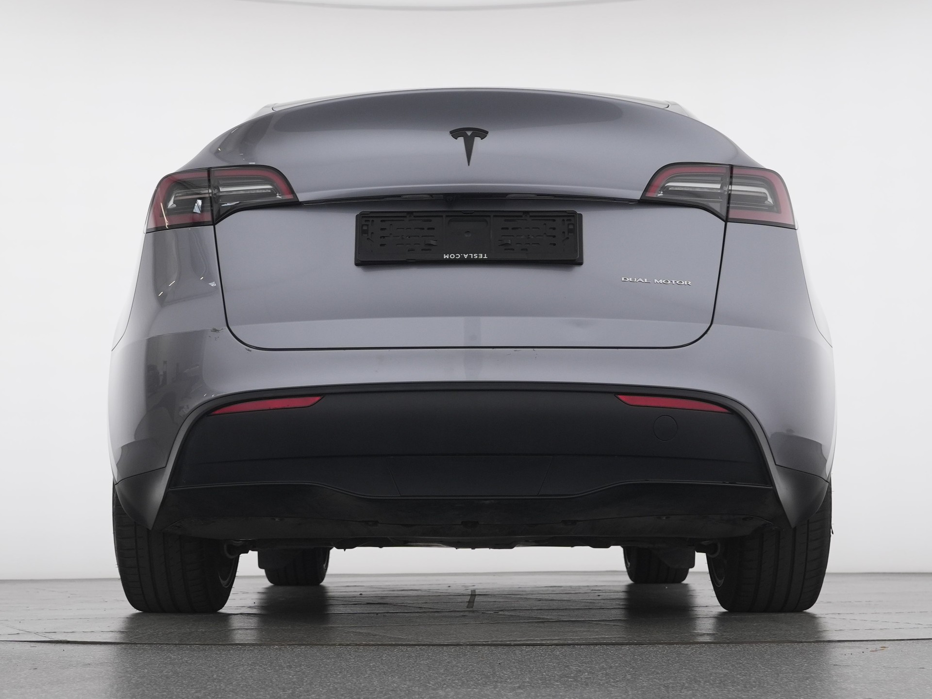 TESLA Model Y Long Range All-Wheel Drive-image-4