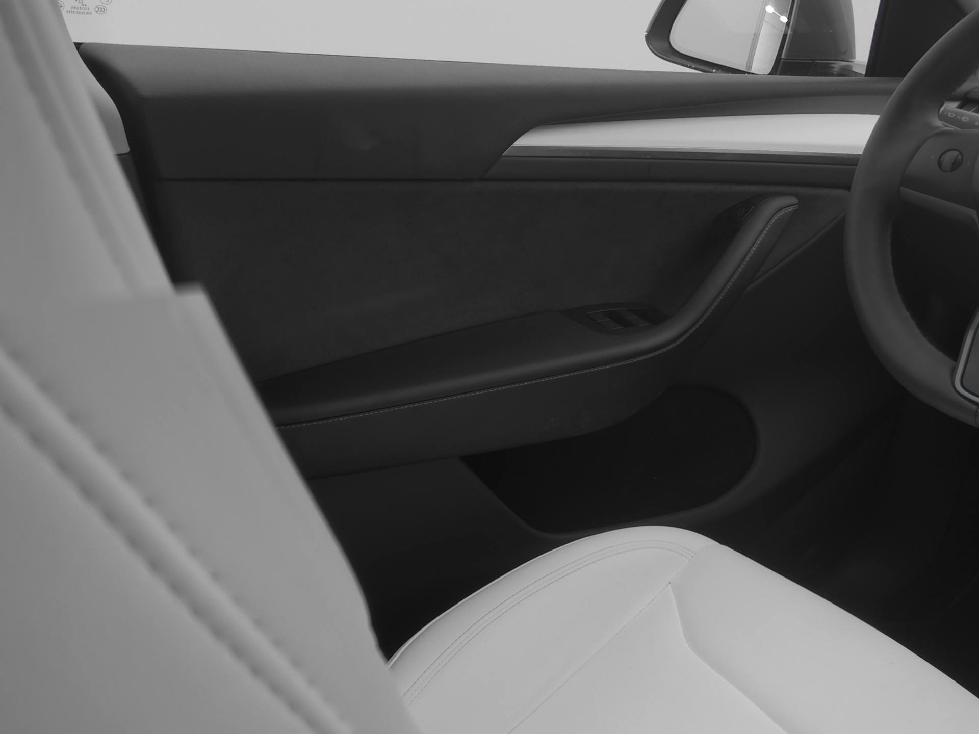 TESLA Model Y Long Range All-Wheel Drive-image-8