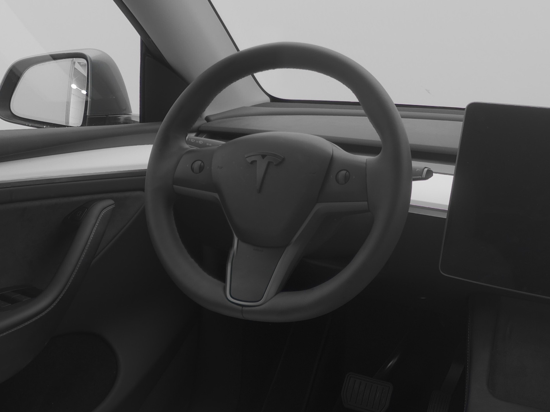 TESLA Model Y Long Range All-Wheel Drive-image-5