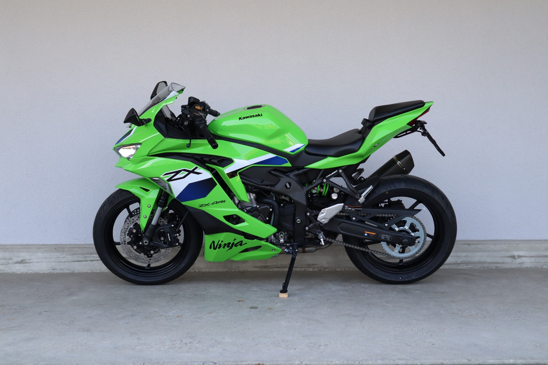 KAWASAKI Ninja ZX-4RR-showroom-element-3