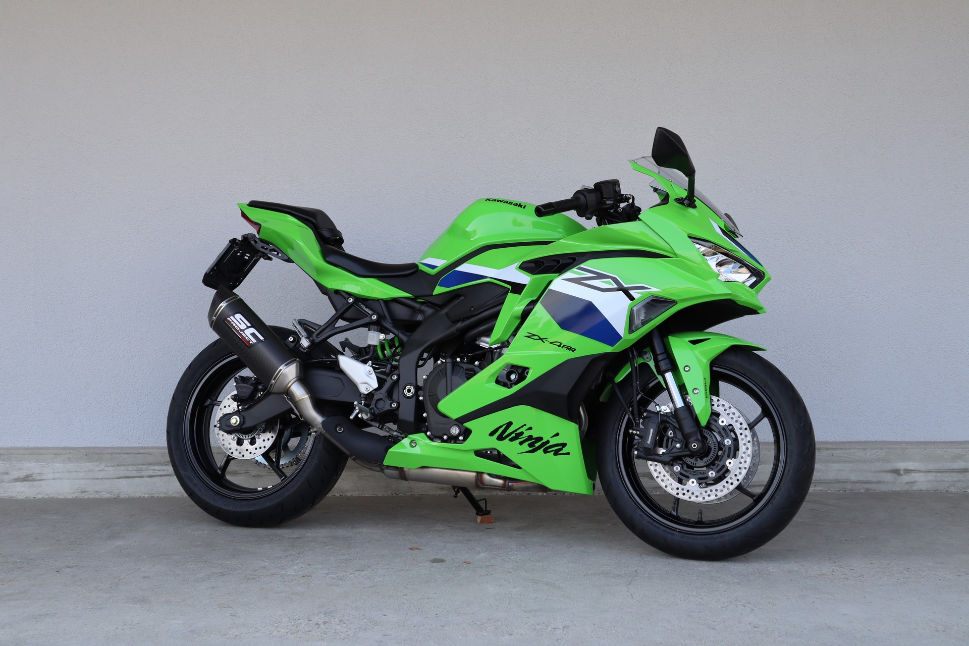 KAWASAKI Ninja ZX-4RR-showroom-element-1