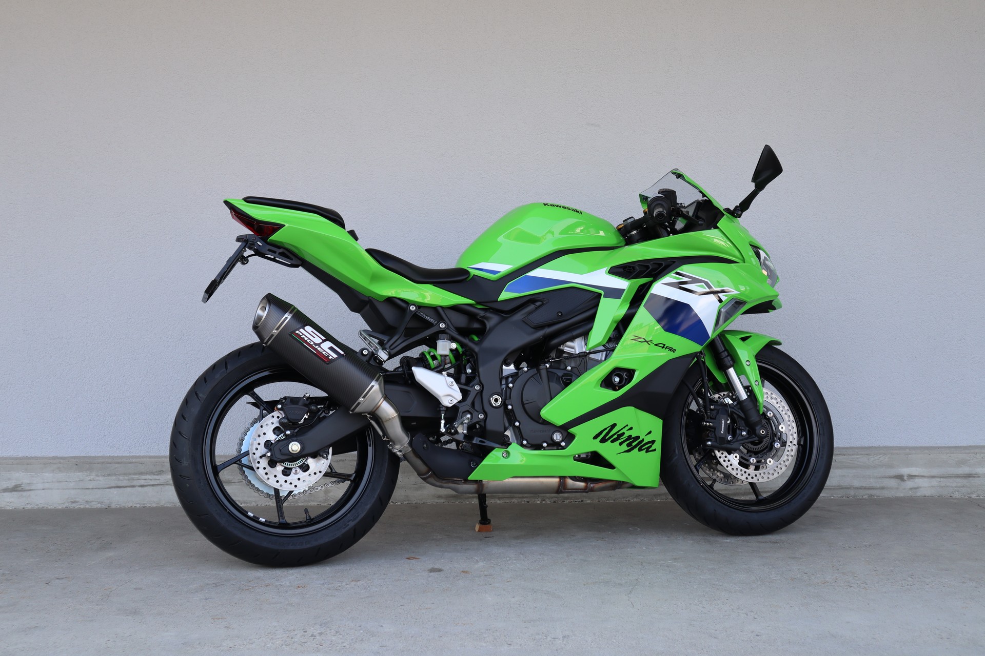 KAWASAKI Ninja ZX-4RR-showroom-element-2