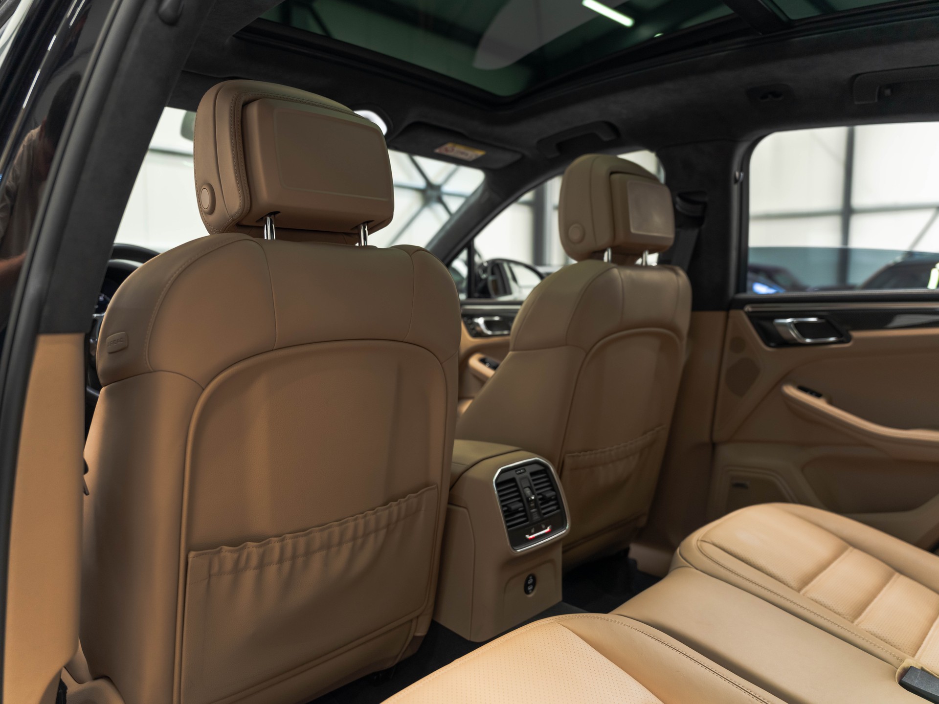 PORSCHE Macan Turbo PDK-image-10
