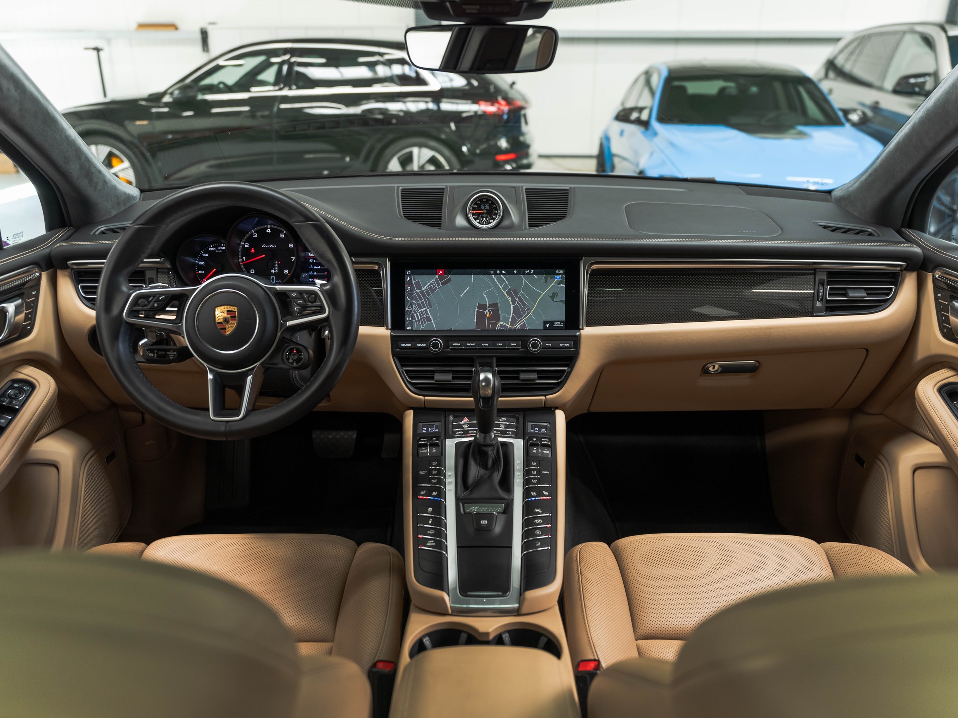 PORSCHE Macan Turbo PDK-image-5