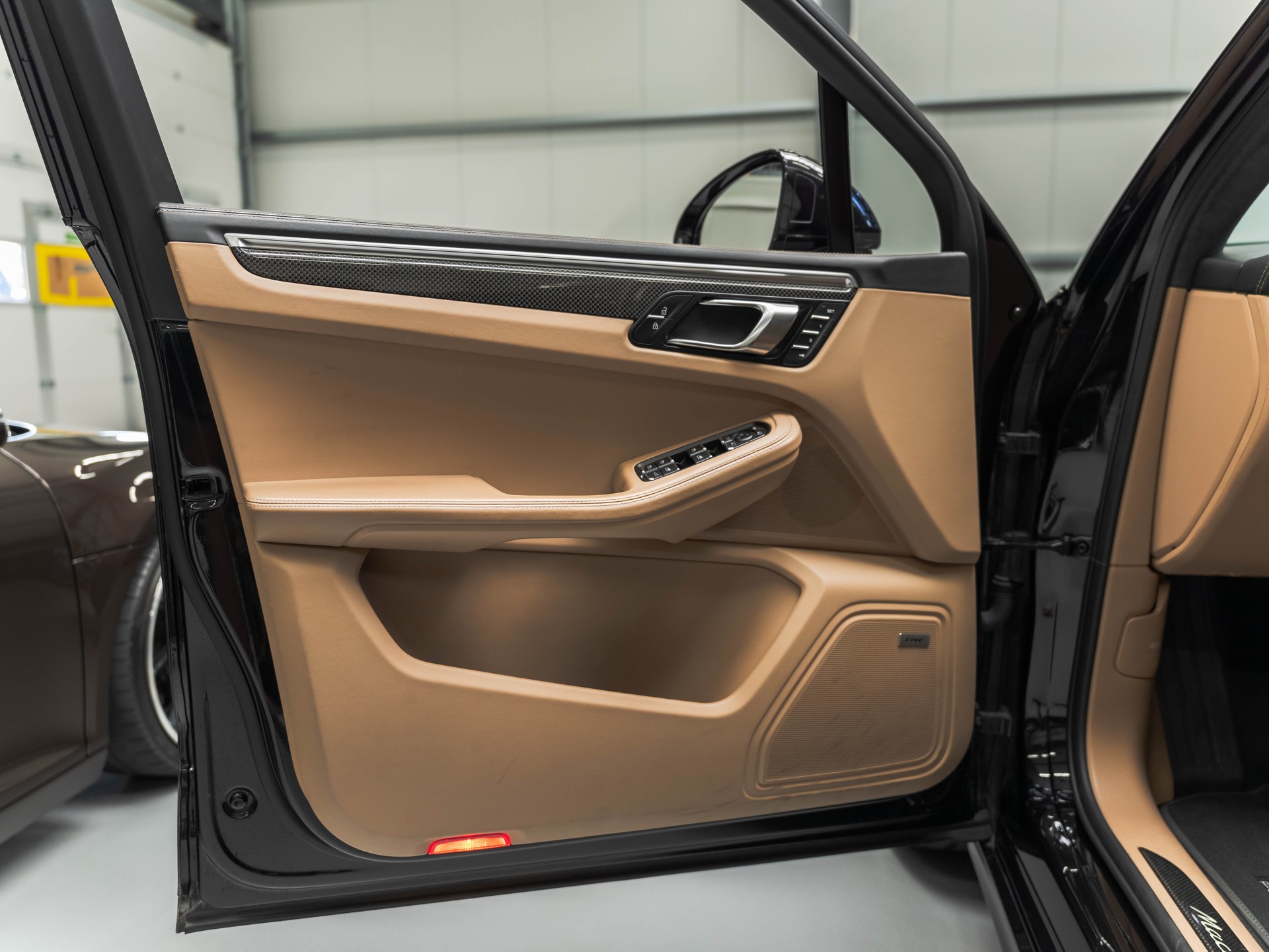 PORSCHE Macan Turbo PDK-image-16