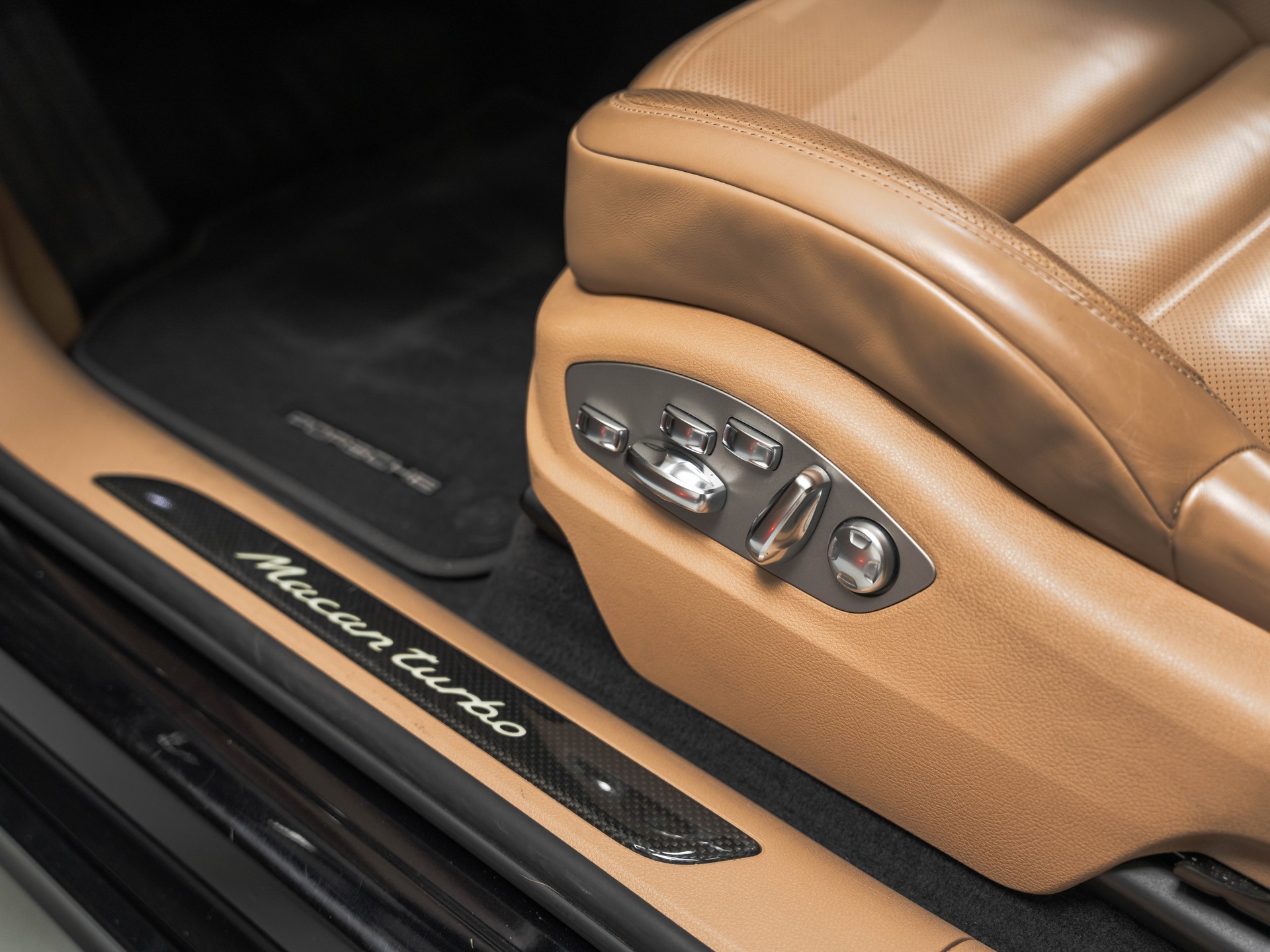 PORSCHE Macan Turbo PDK-image-18
