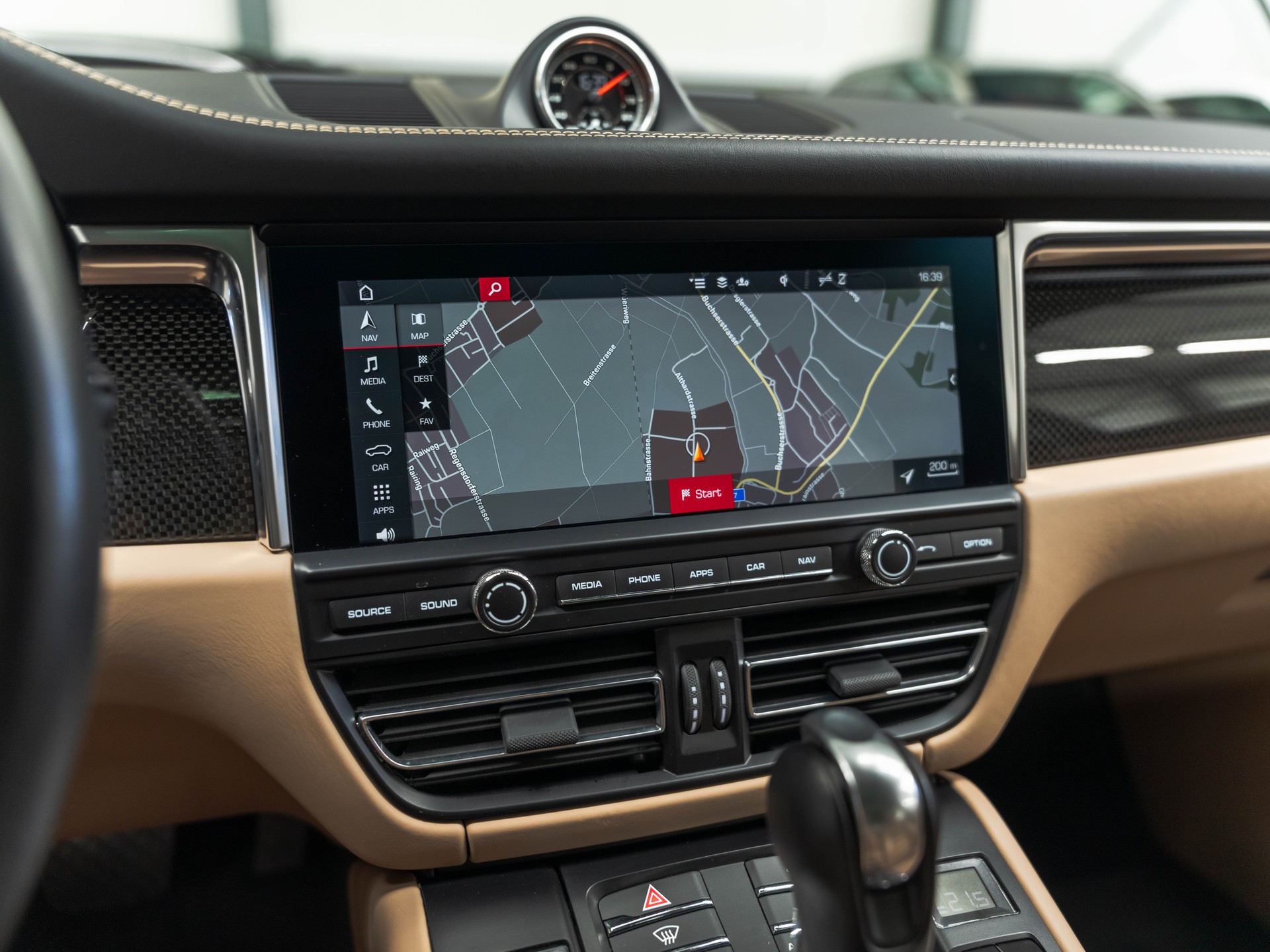 PORSCHE Macan Turbo PDK-image-27