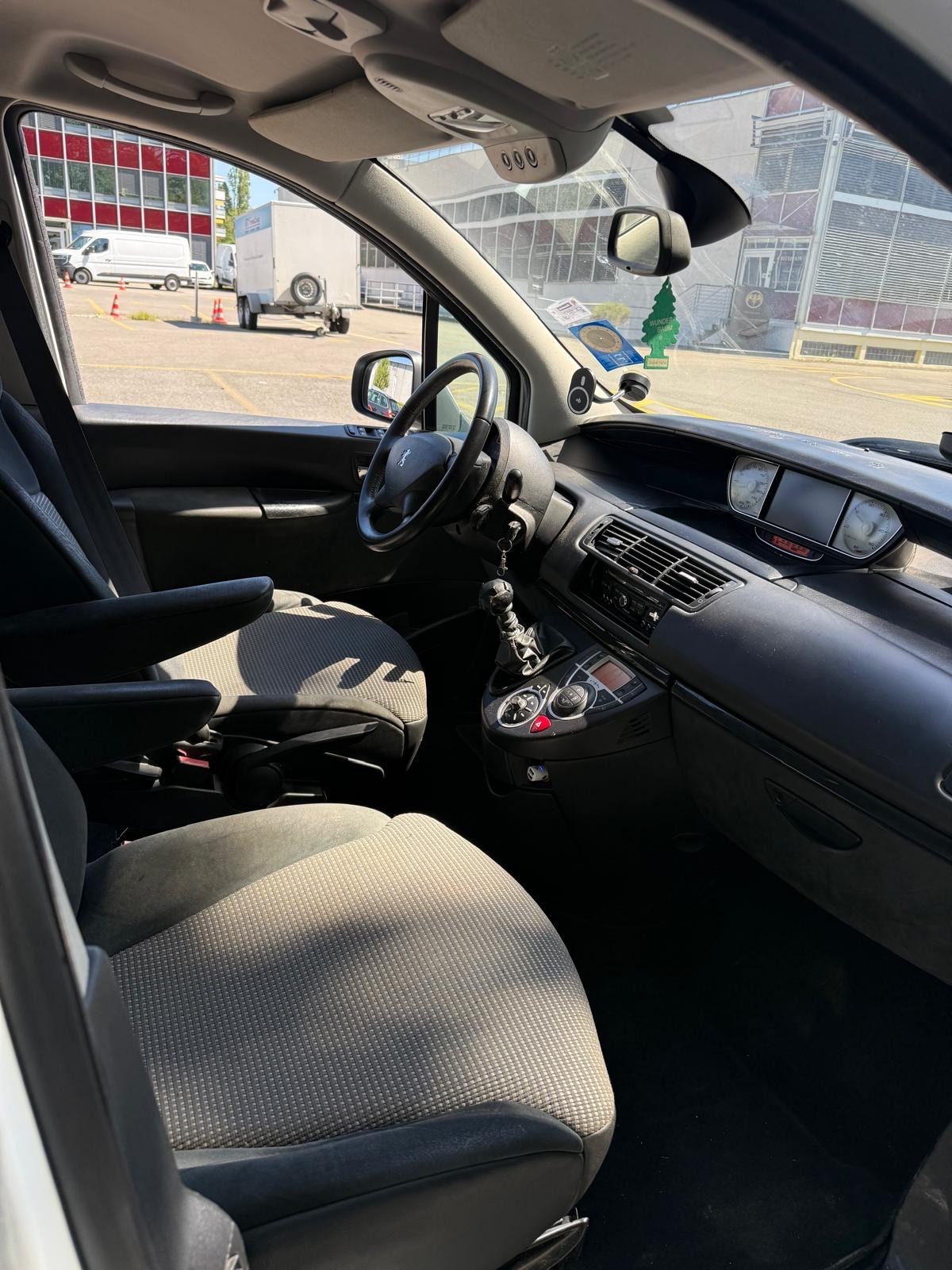 PEUGEOT 807 2.0 16V HDi Style-image-8