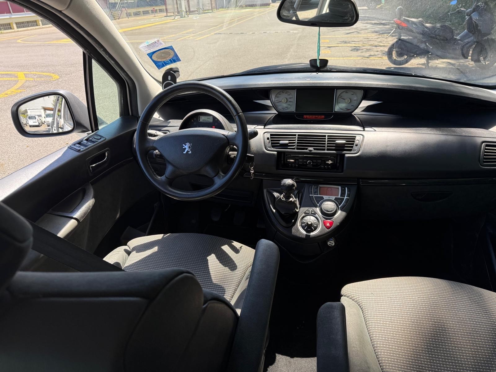 PEUGEOT 807 2.0 16V HDi Style-image-7