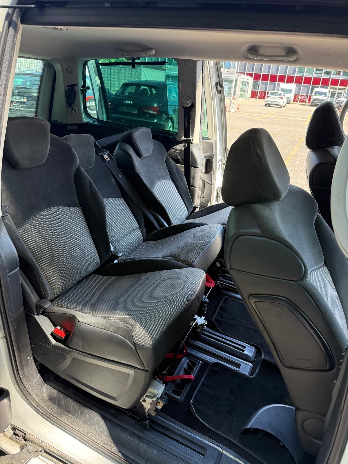 PEUGEOT 807 2.0 16V HDi Style-image-5