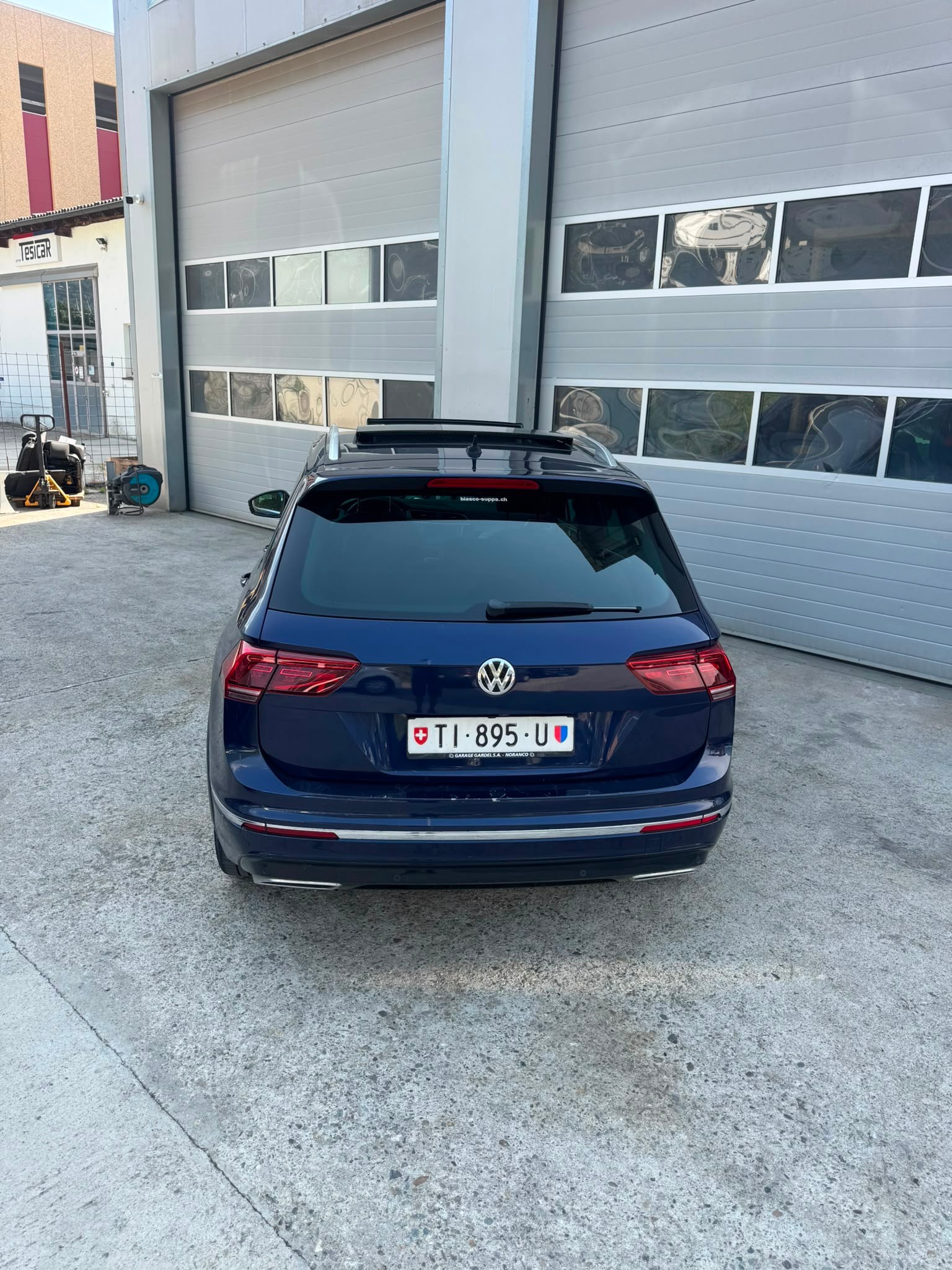 VW Tiguan 2.0 TDI R-line 4Motion DSG-image-8