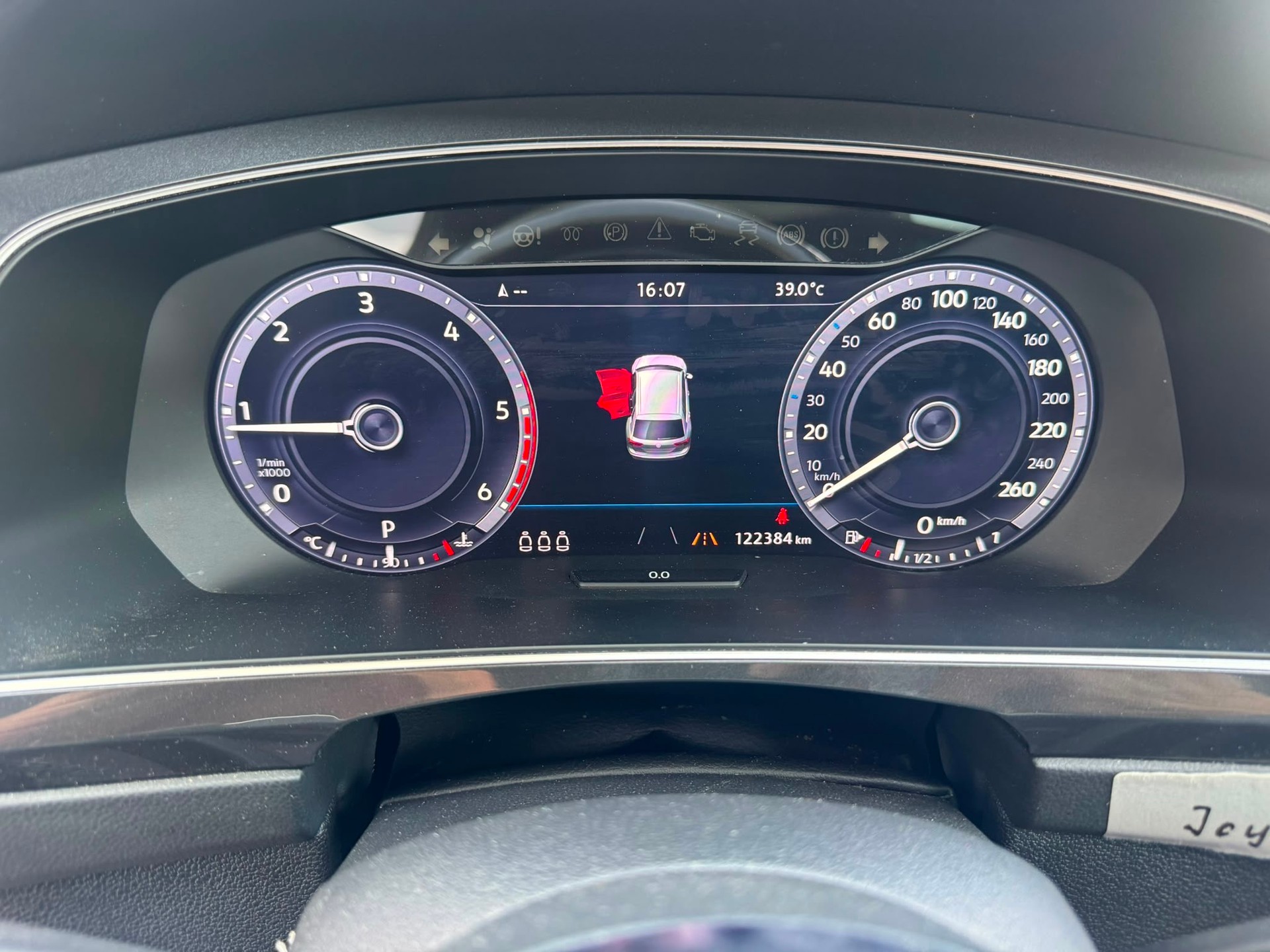 VW Tiguan 2.0 TDI R-line 4Motion DSG-image-11