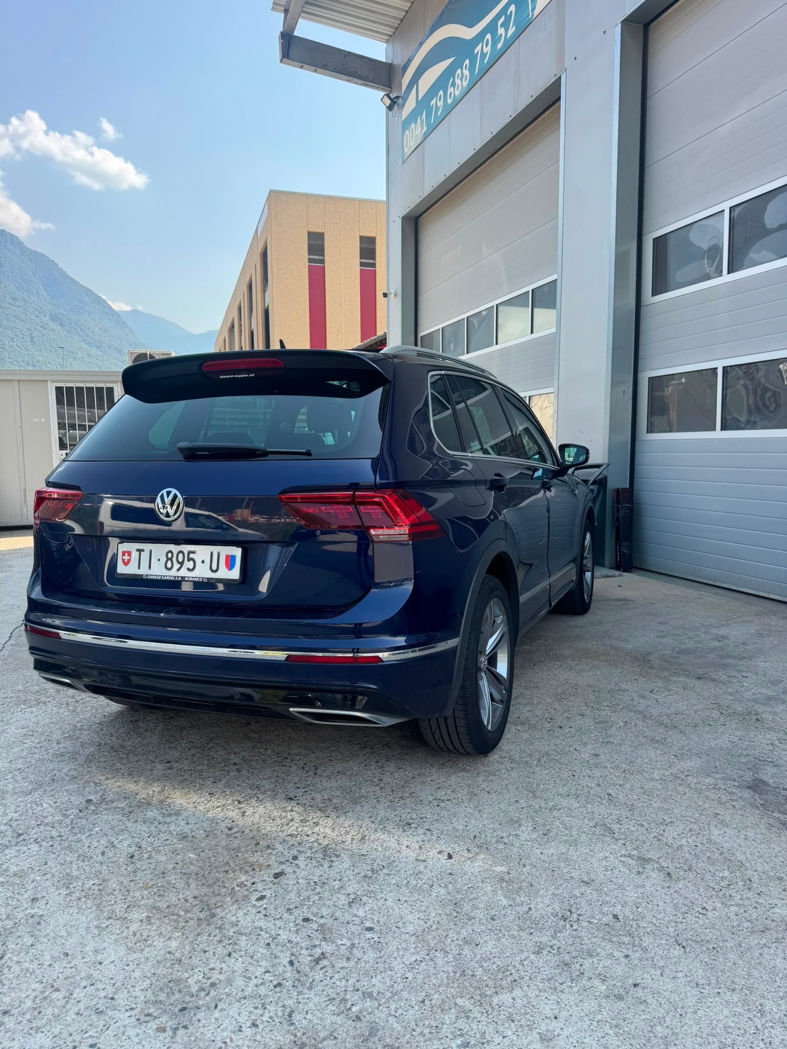 VW Tiguan 2.0 TDI R-line 4Motion DSG-image-6