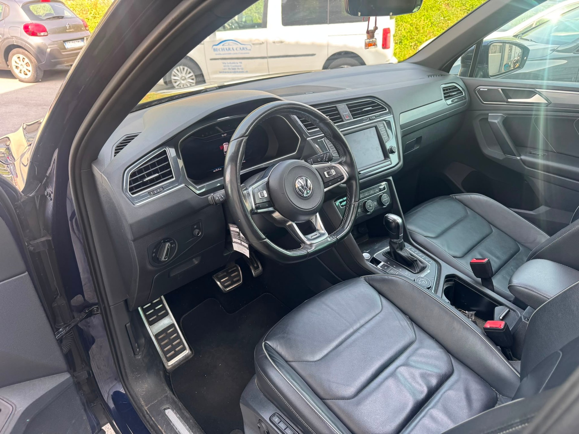 VW Tiguan 2.0 TDI R-line 4Motion DSG-image-13