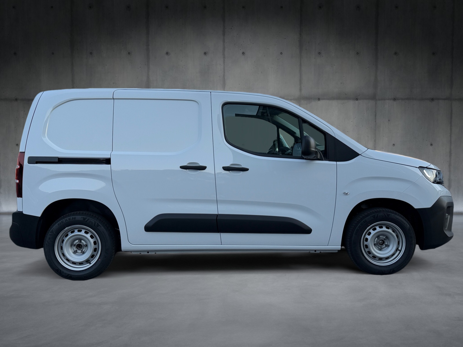 PEUGEOT Partner 1.2 Pure Tech 110 Standard 650kg-image-2