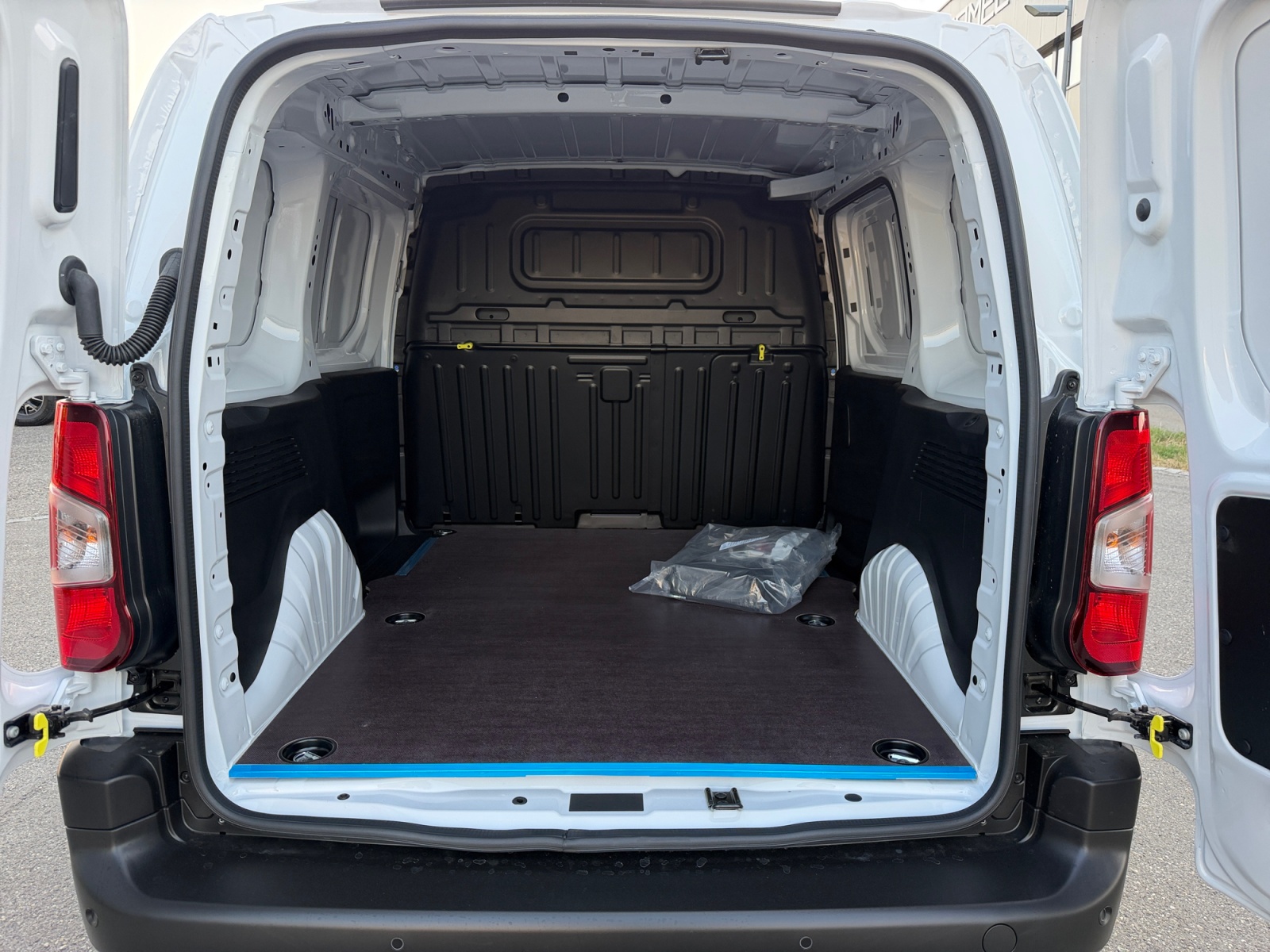 PEUGEOT Partner 1.2 Pure Tech 110 Standard 650kg-image-5