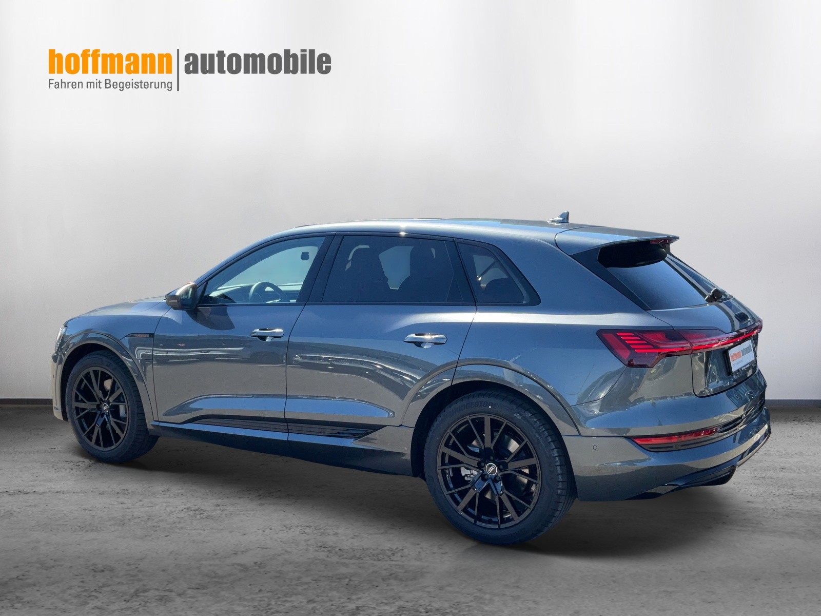 AUDI e-tron 55 S Line Black Edition quattro-image-5