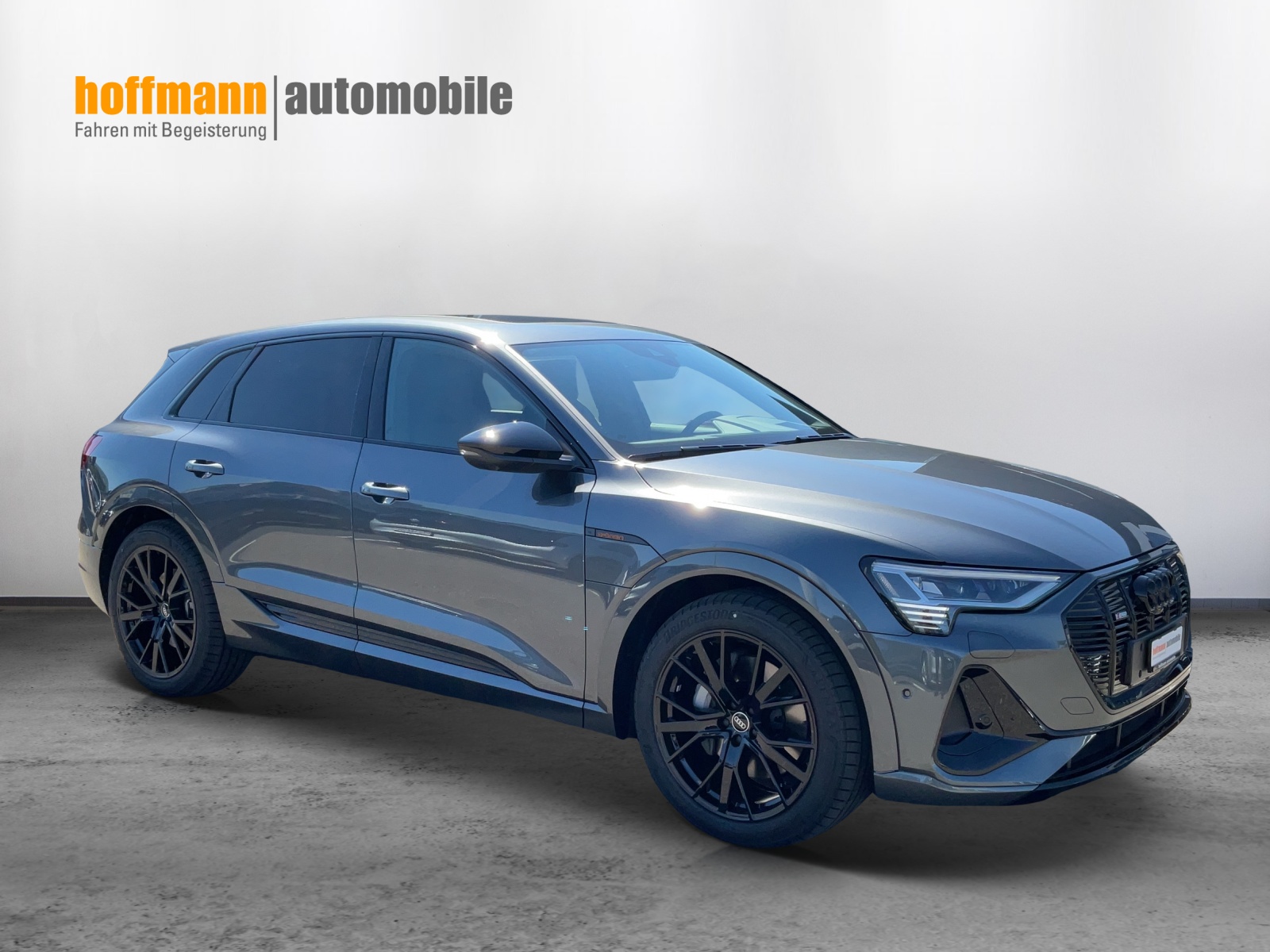 AUDI e-tron 55 S Line Black Edition quattro-showroom-element-2