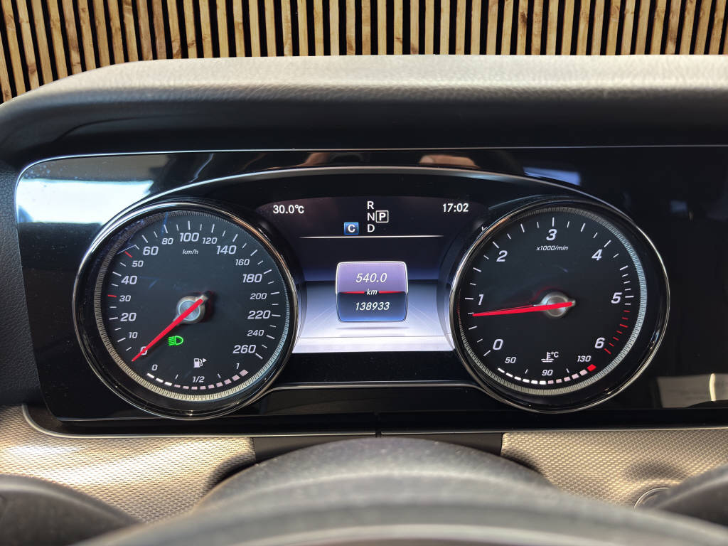 MERCEDES-BENZ E 220 d-image-7